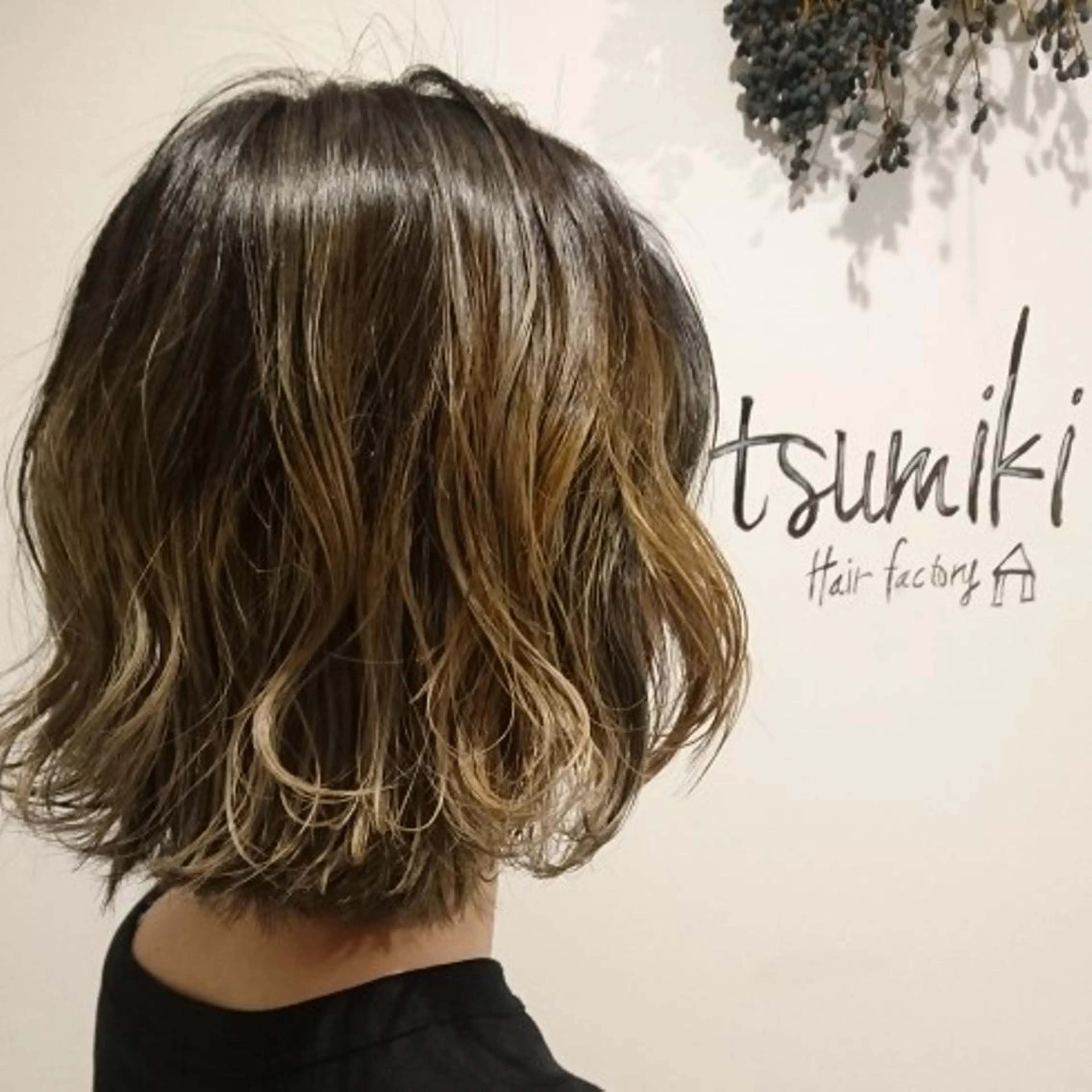 ミディアム カラー バレイヤージュ ブリーチ グレージュ ボブ レイヤーカット カット ヘアカラー AKAMEE 表参道所属・✨褒められショート✨ 井上雄輝のヘアスタイル
