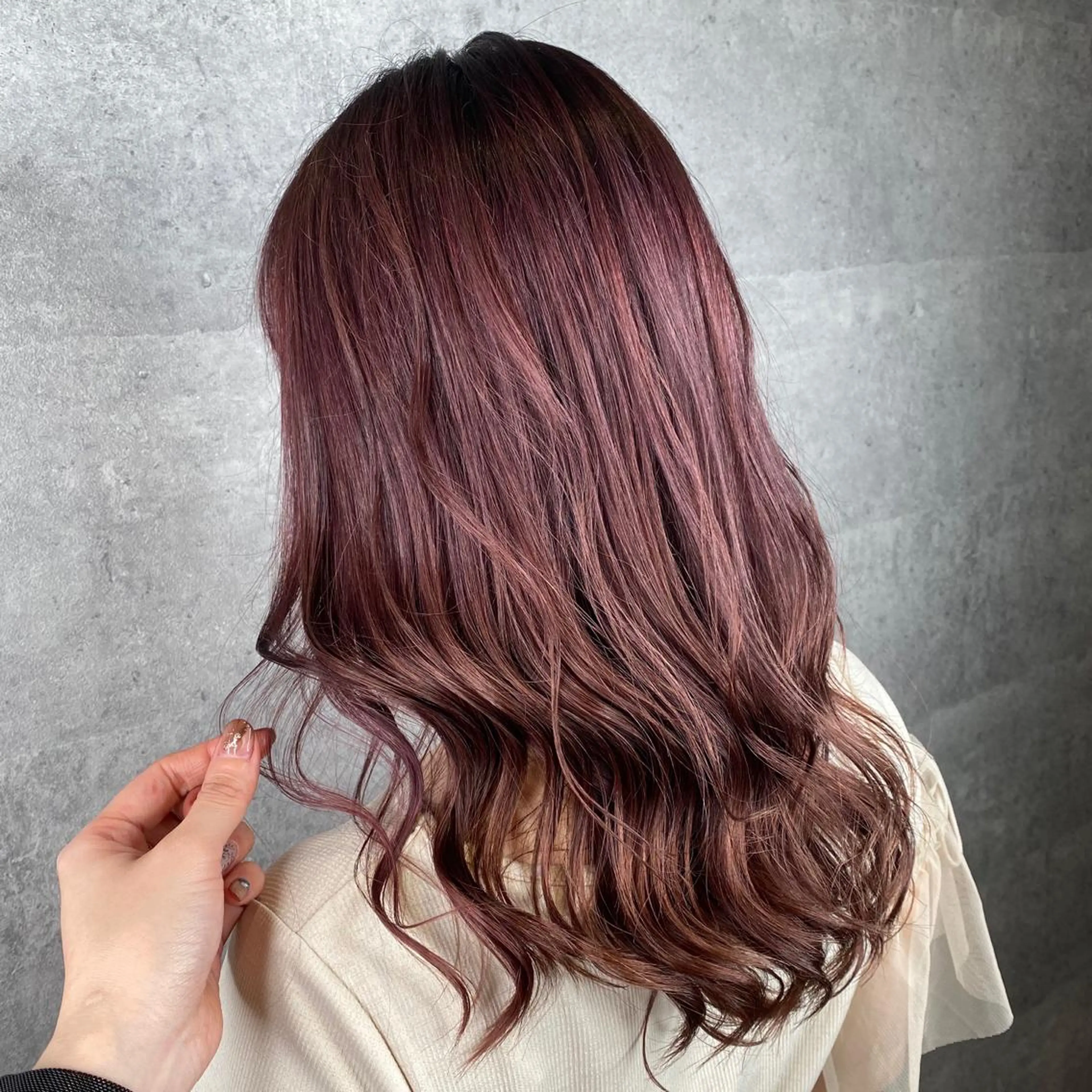 ロング ヘアアレンジ ヨシンモリ 韓国風ヘア レイヤーカット ロング おくれ毛 _WHITE鳳所属・安田 紘子のヘアスタイル