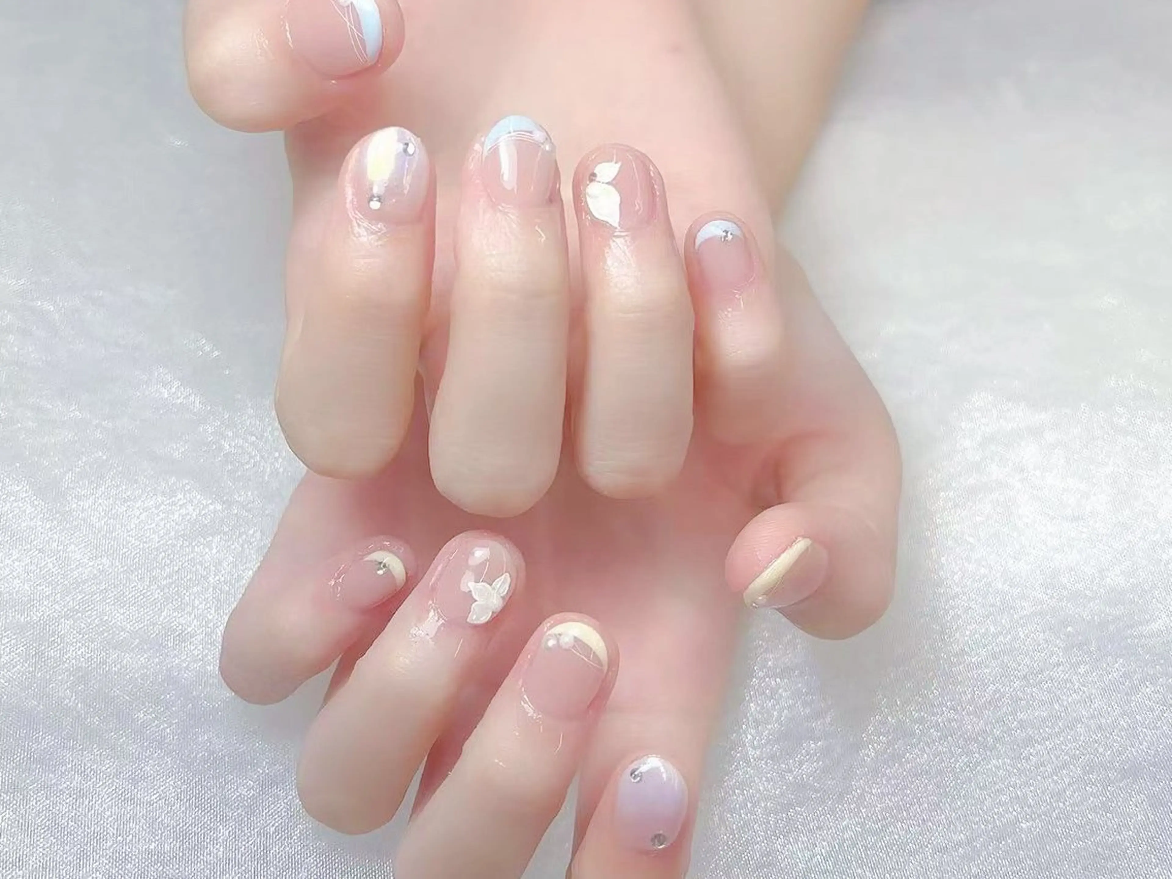 ネイル オーロラネイル フレンチネイル グラデーション 韓国ネイル マグネットネイル ハンドネイル NOA NAILのネイルデザイン