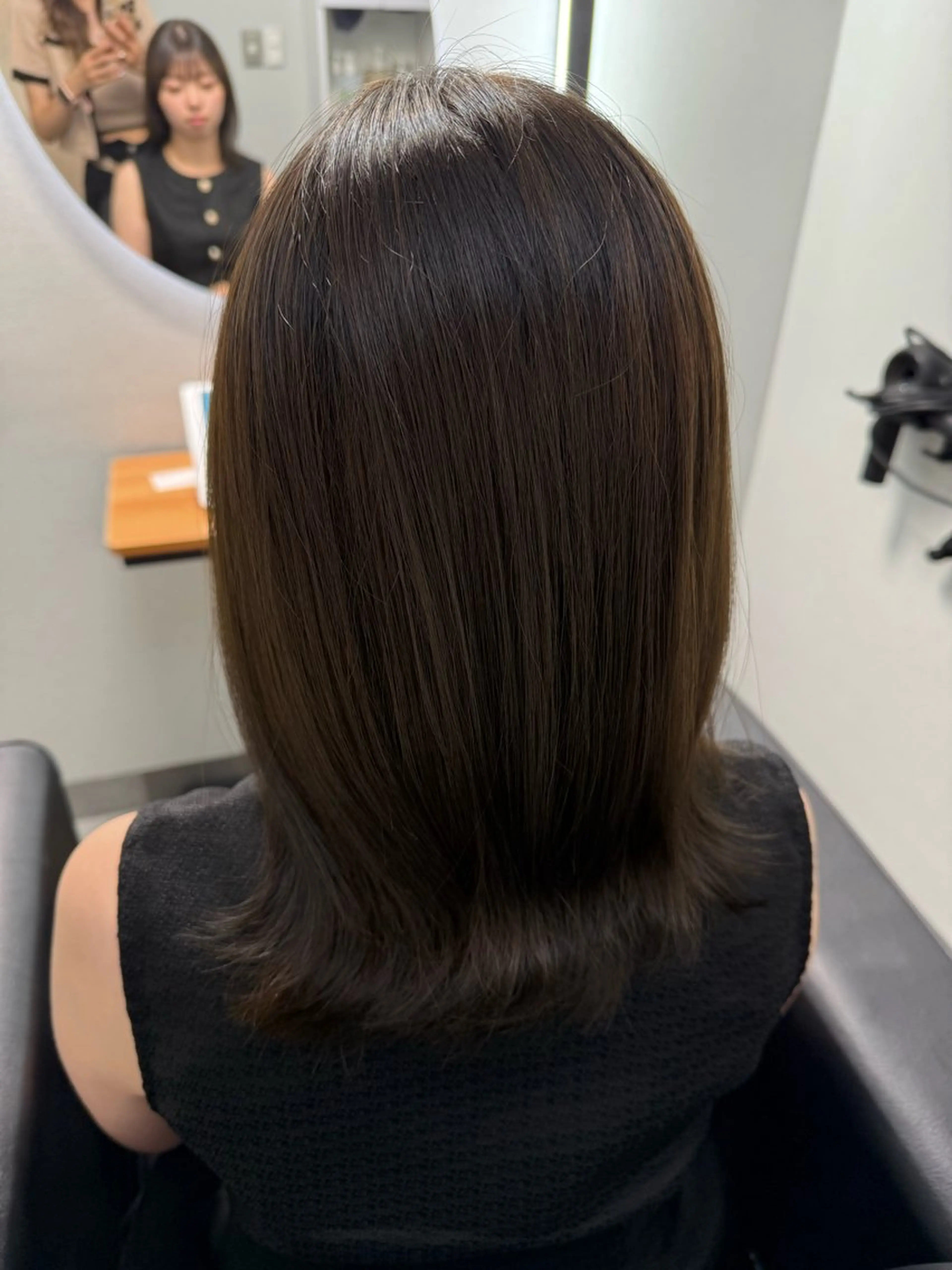 セミロング カラー カット ヘアカラー トリートメント 高橋 葵のヘアスタイル