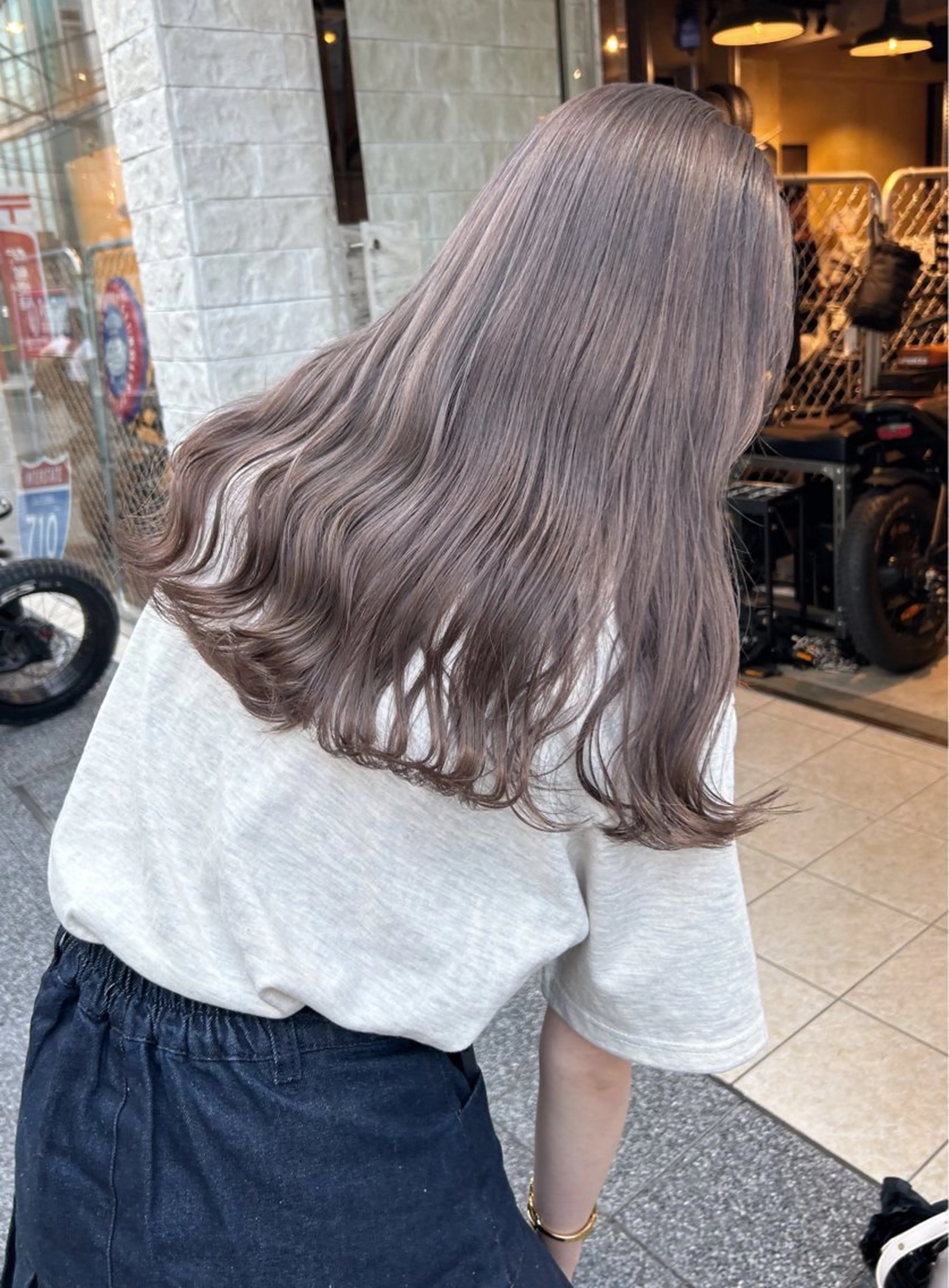 ロング カラー ブリーチ ケアブリーチ ダブルカラー カット ヘアカラー トリートメント グレージュ× ボブ× ハイトーン　前田隆太のヘアスタイル