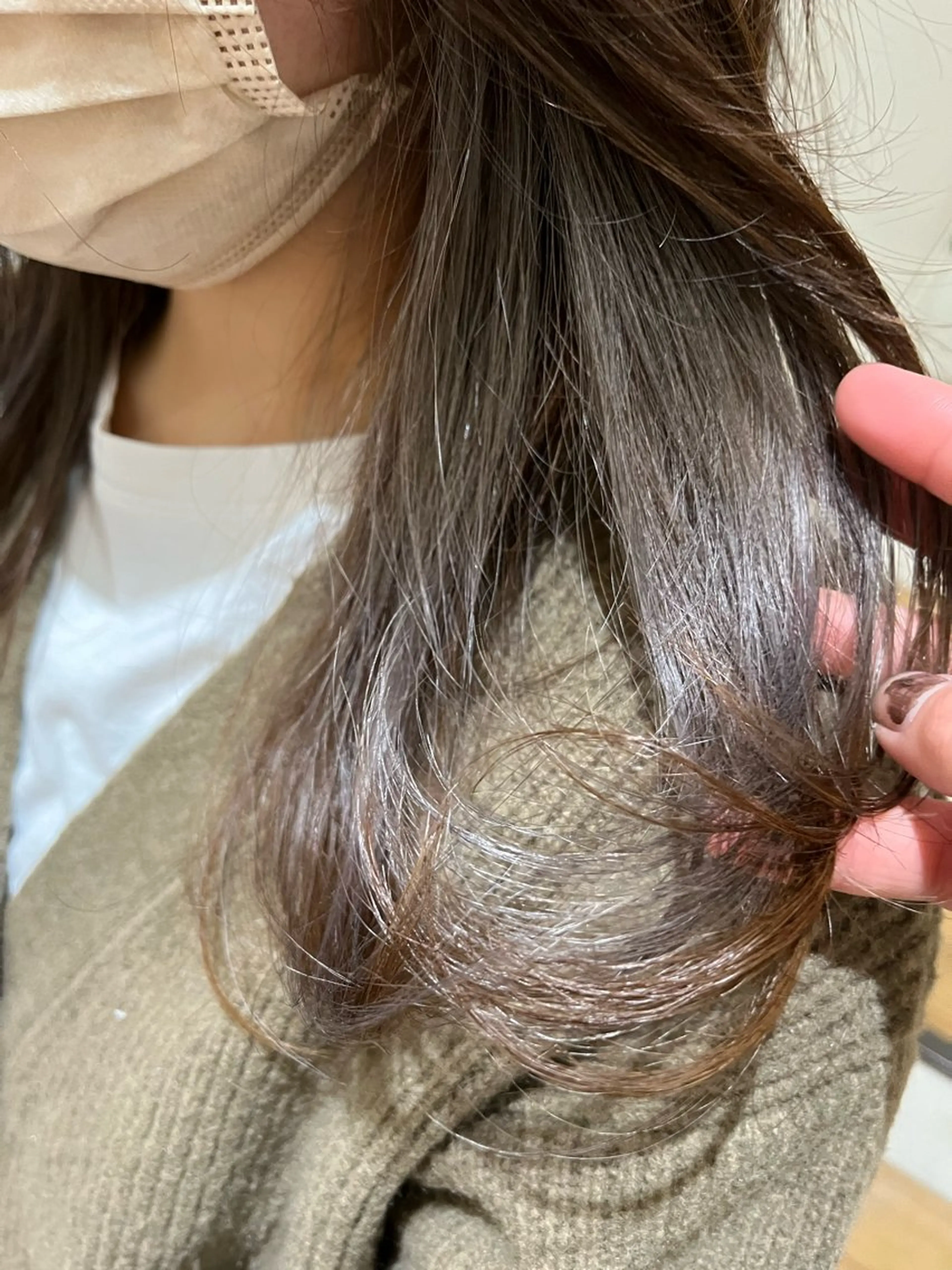 セミロング カラー ブリーチ イヤリングカラー グレージュ インナーカラー シルバー ヘアカラー つじしおり／ ショートヘア募集のヘアスタイル