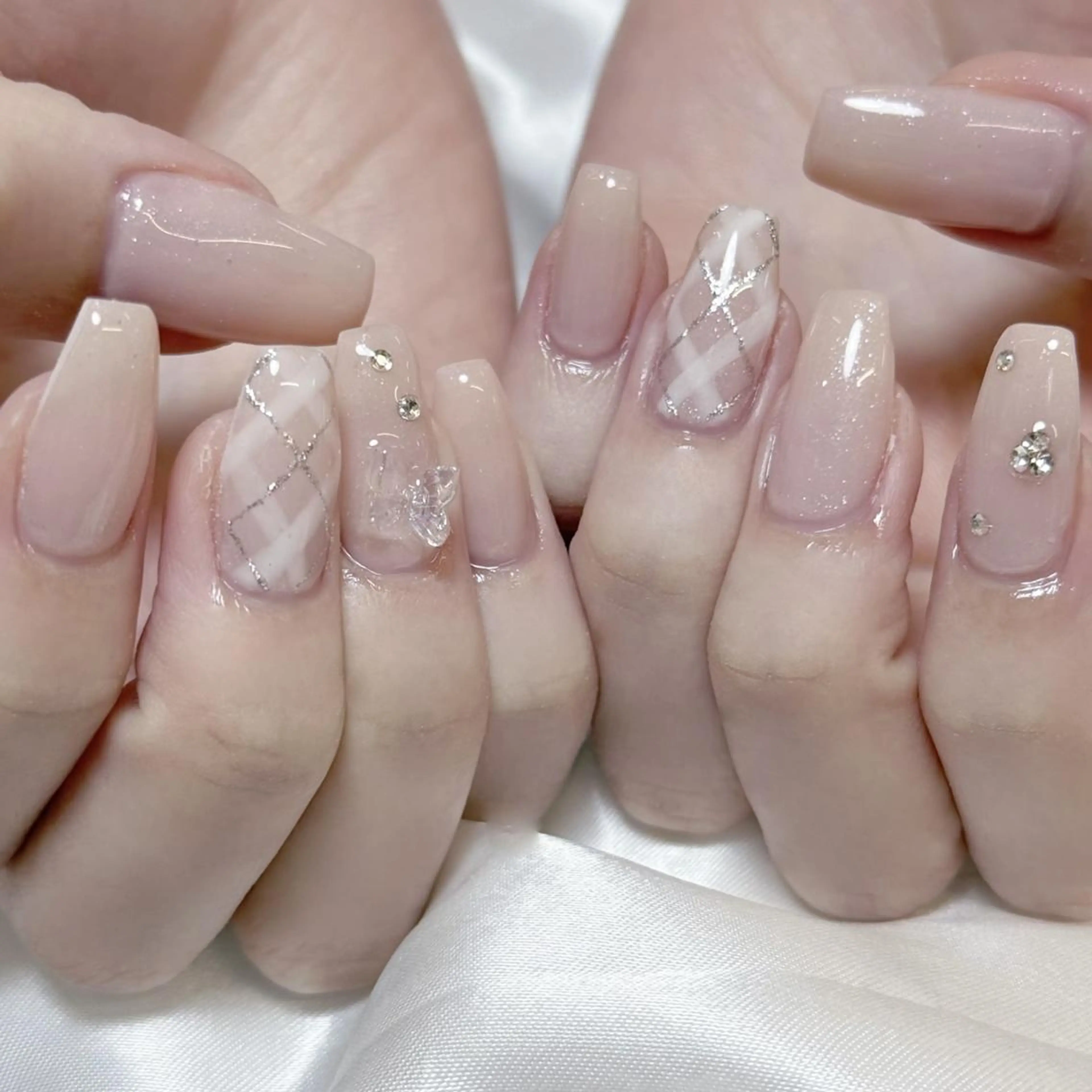 ネイル キラキラネイル ワンカラーネイル ピンク ワンホンネイル ハンドネイル 🖤fein. aoyama🖤のネイルデザイン