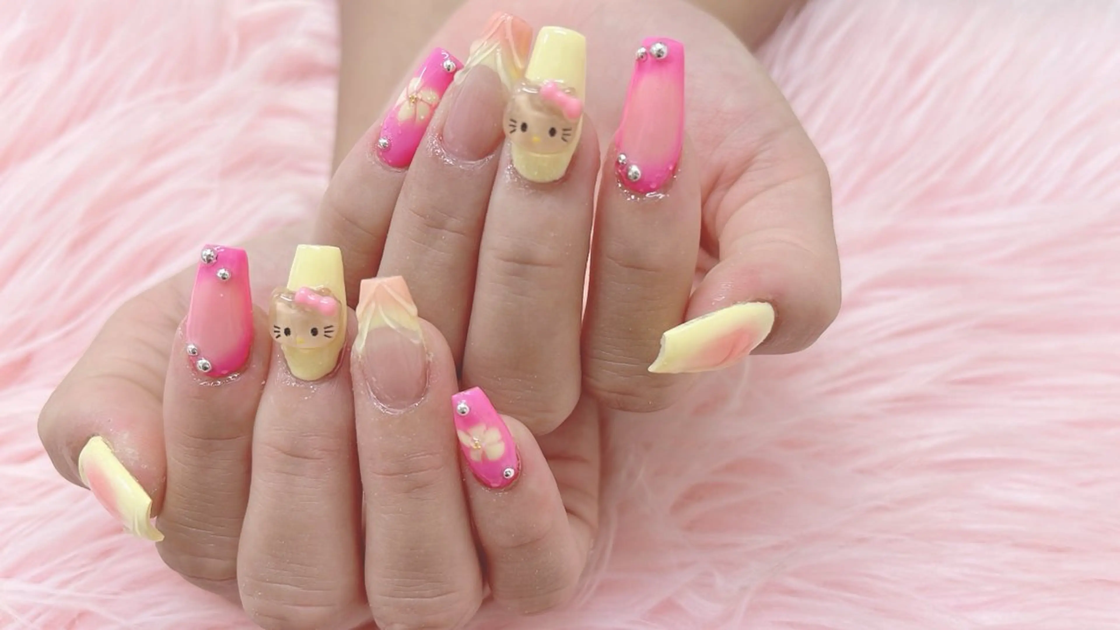 ネイル MIYA  nail&   eyelash所属・MIYA NAIL シシのネイルデザイン