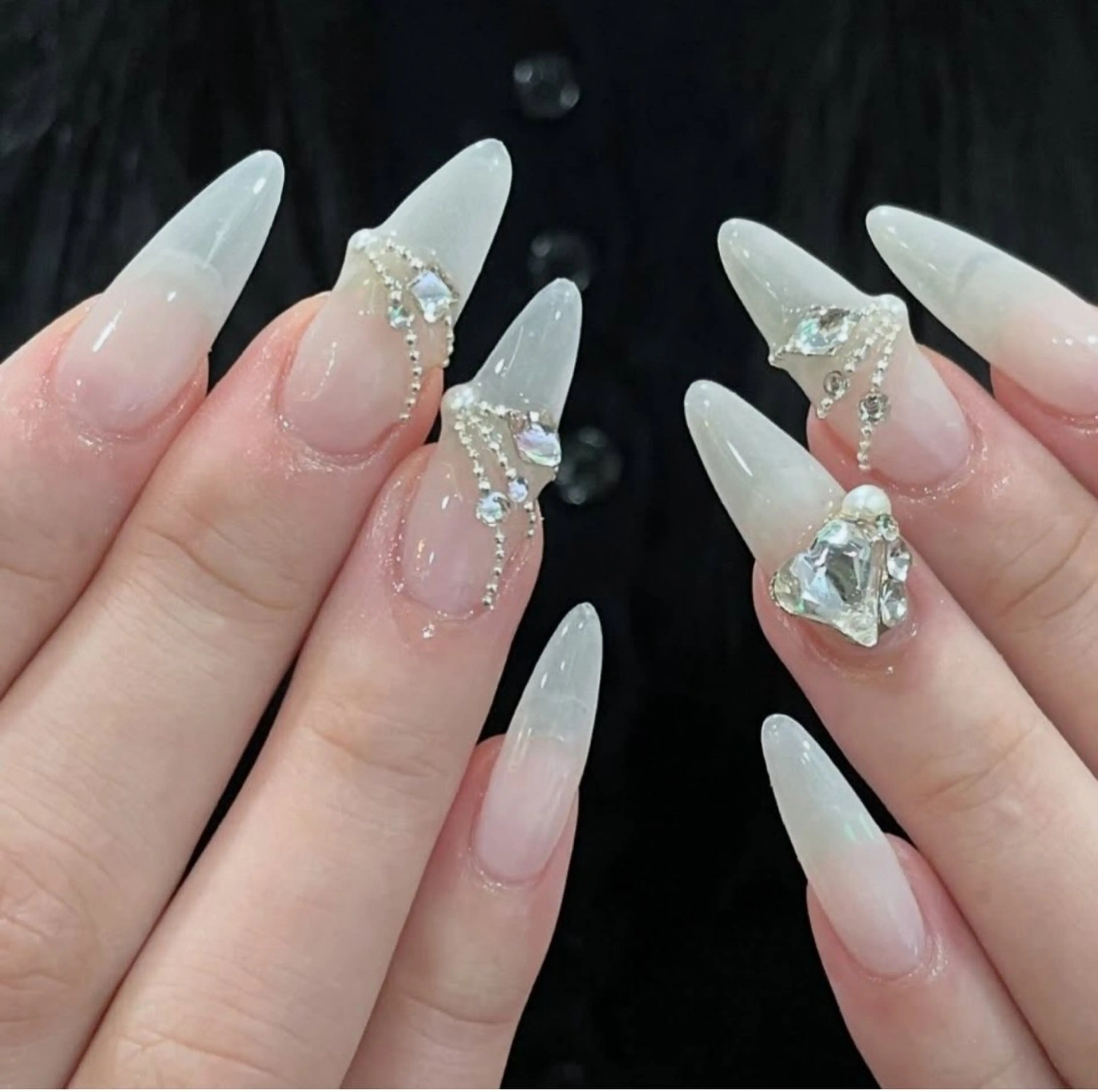 ネイル 長さ出し グラデーション キラキラネイル 韓国ネイル ラメ(グリッター) ハンドネイル ハンドケア Chisa Nail Studio所属・リ リのネイルデザイン