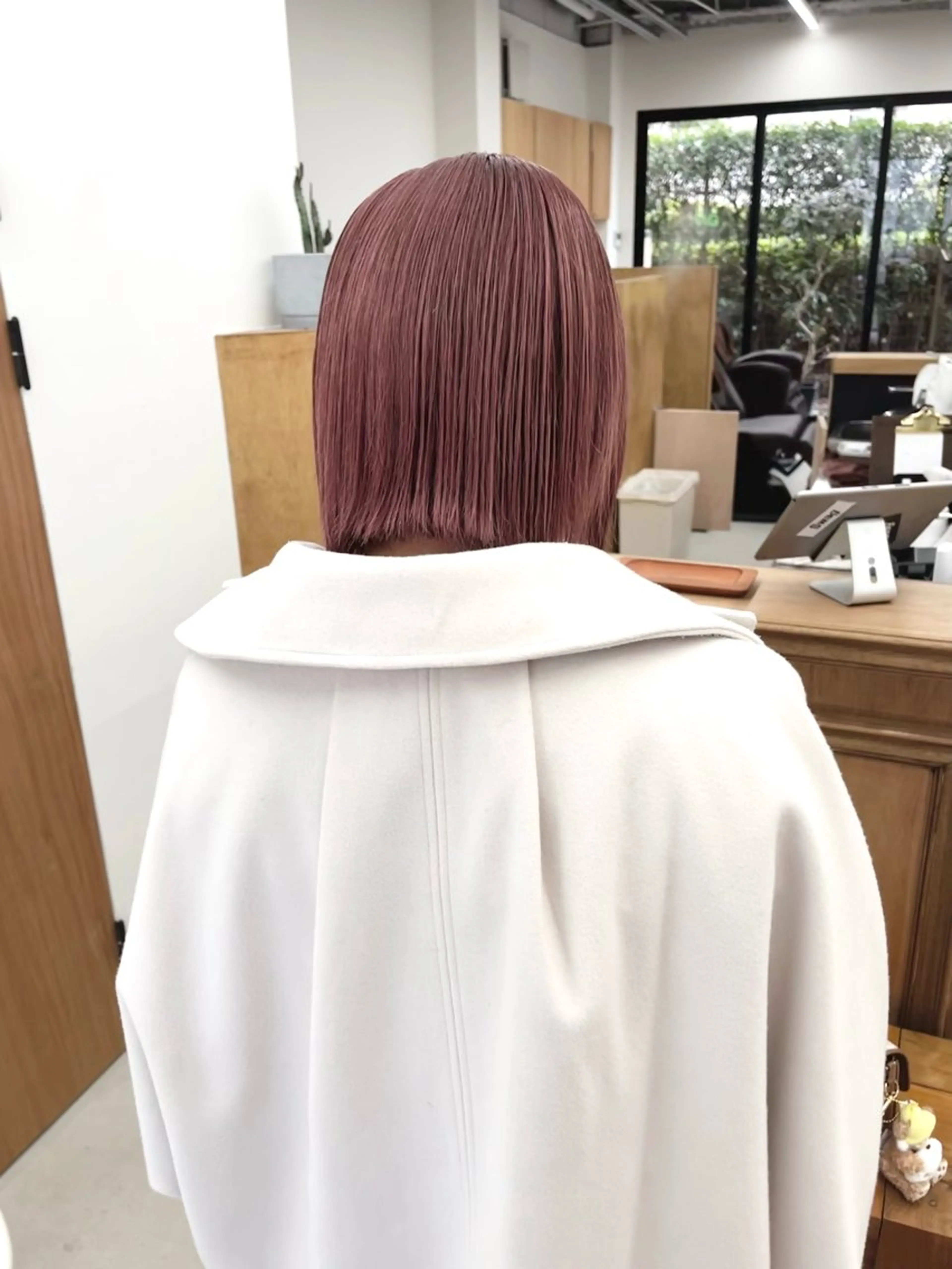 ショート カラー ヘアアレンジ ブリーチ ena/ブリーチなし 暖色・ベージュ🎀のヘアスタイル