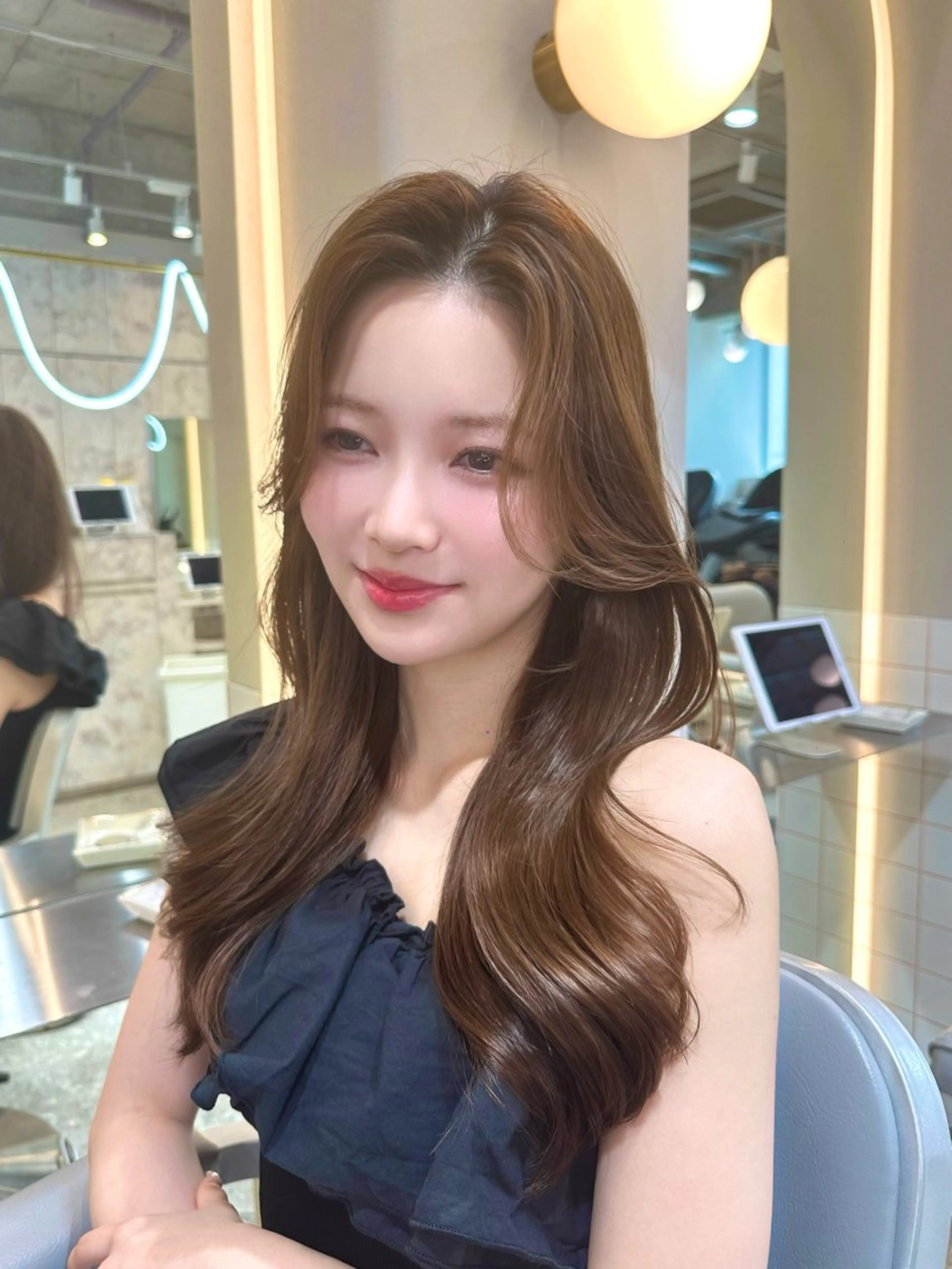 セミロング カラー カット ヘアカラー トリートメント 韓国レイヤー/透明感 カラー/髪質改善角所のヘアスタイル