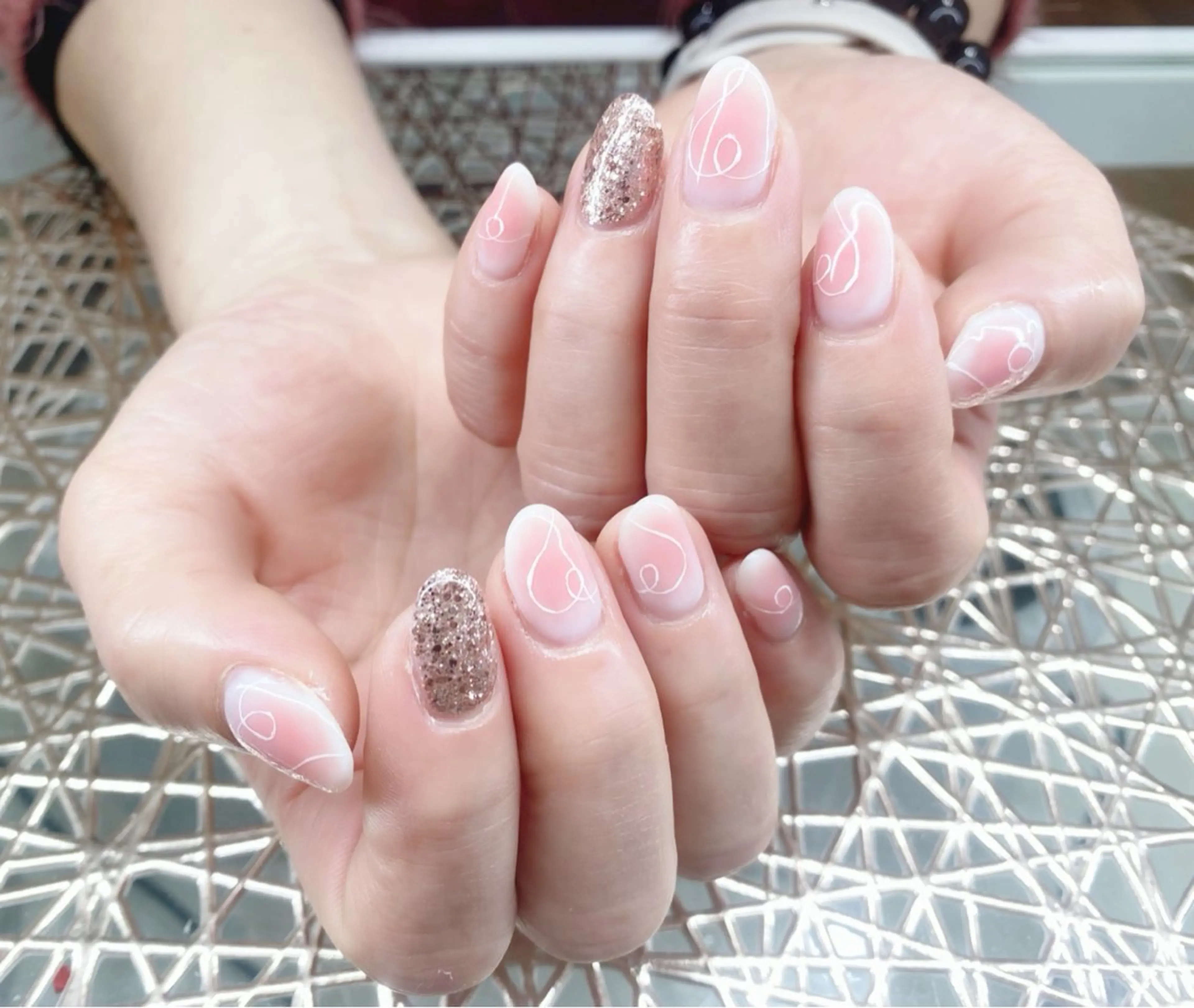 ネイル チークネイル ハート ハンドネイル ネイルサロン nail_upのネイルデザイン