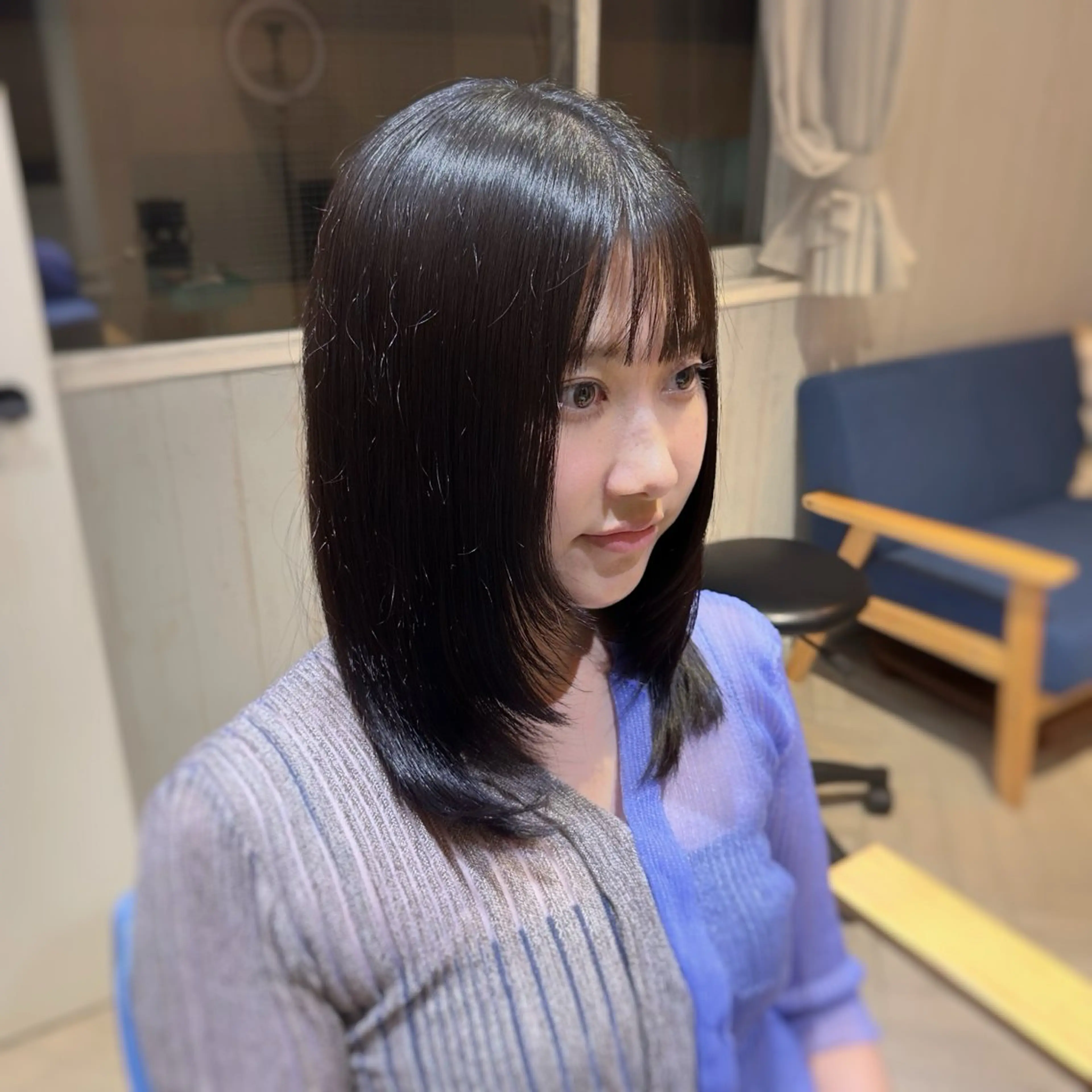 セミロング カラー 黒髪 ヘアカラー 艶カラー/縮毛矯正‎ 💛Sakiのヘアスタイル