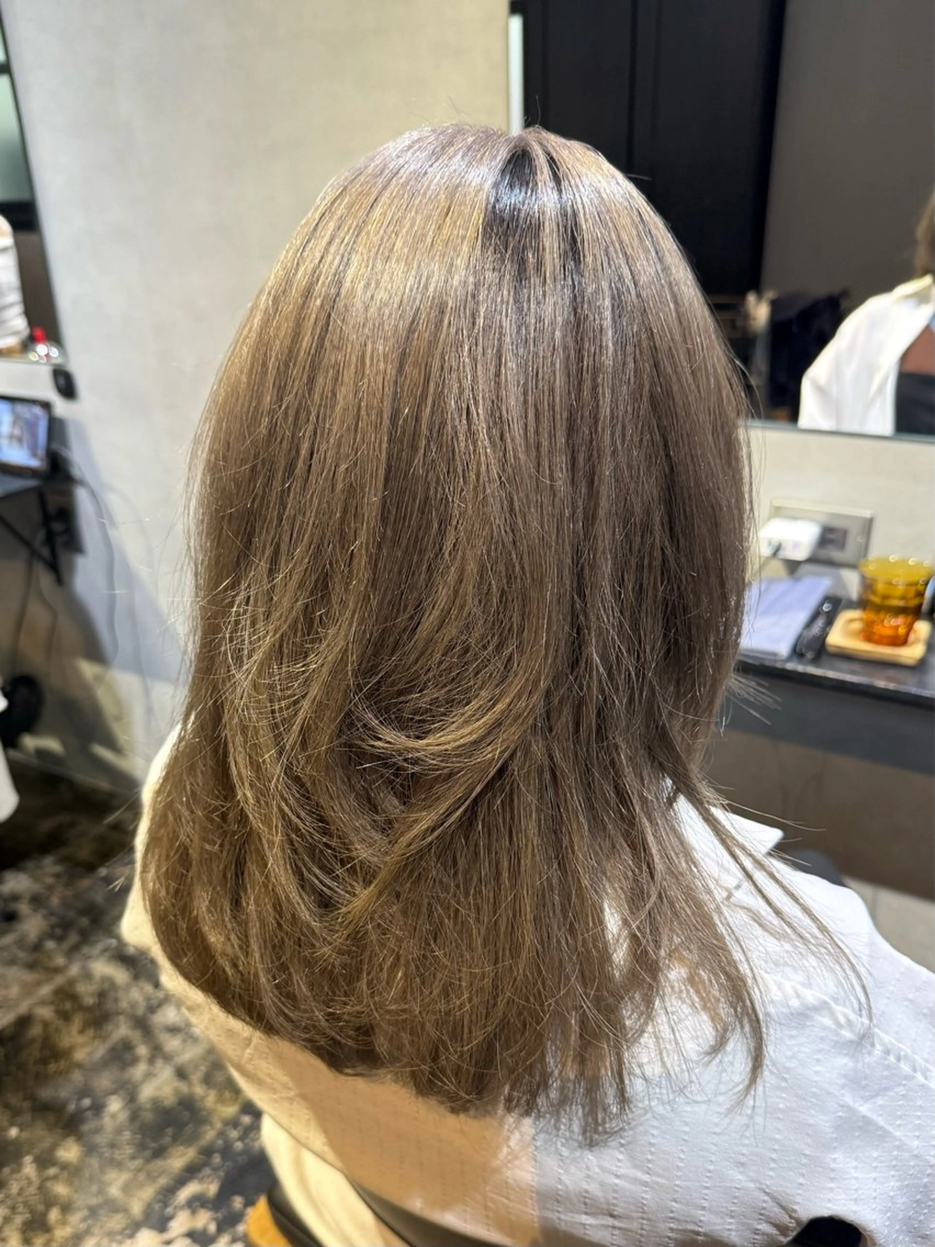 セミロング カラー グレージュ カット ヘアカラー トリートメント 透明感カラー/パーマ 🌀アオノアユミのヘアスタイル