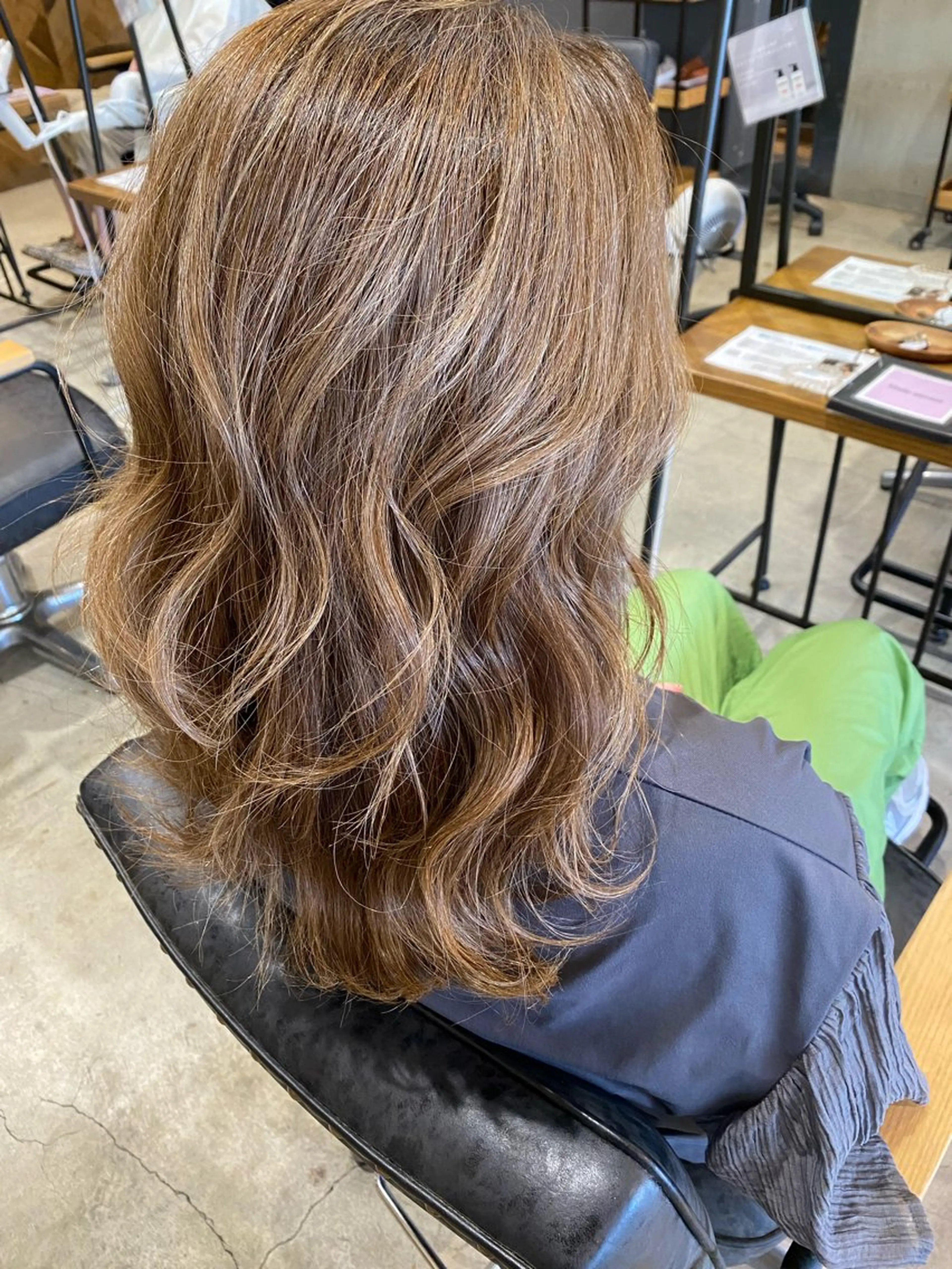 セミロング カラー 🩷🍭中津・梅田 エリア🍬💜のヘアスタイル