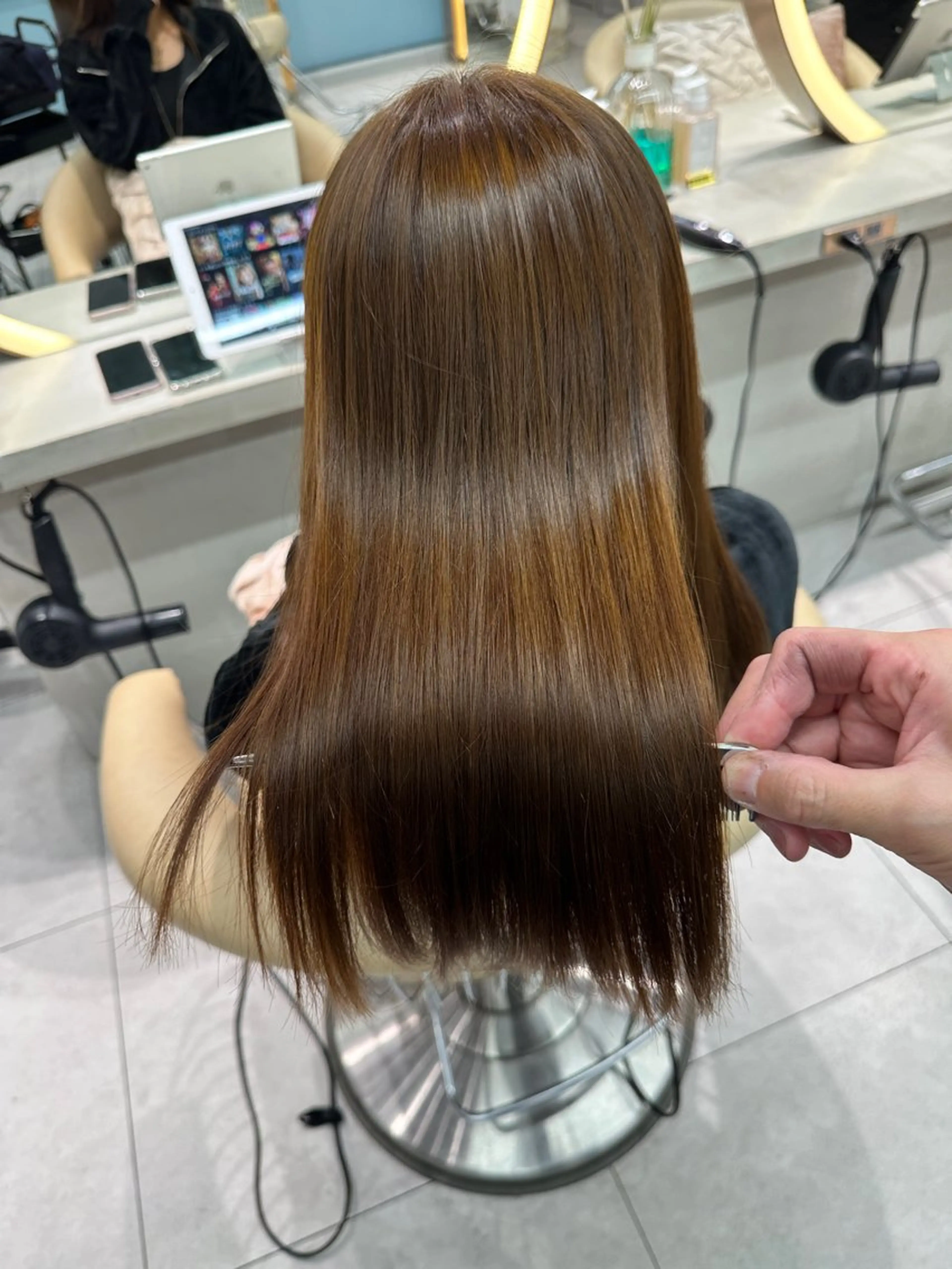 セミロング カット 縮毛矯正 トリートメント 《髪質改善✖️ハイト ーン🧸》小嶋拓也のヘアスタイル