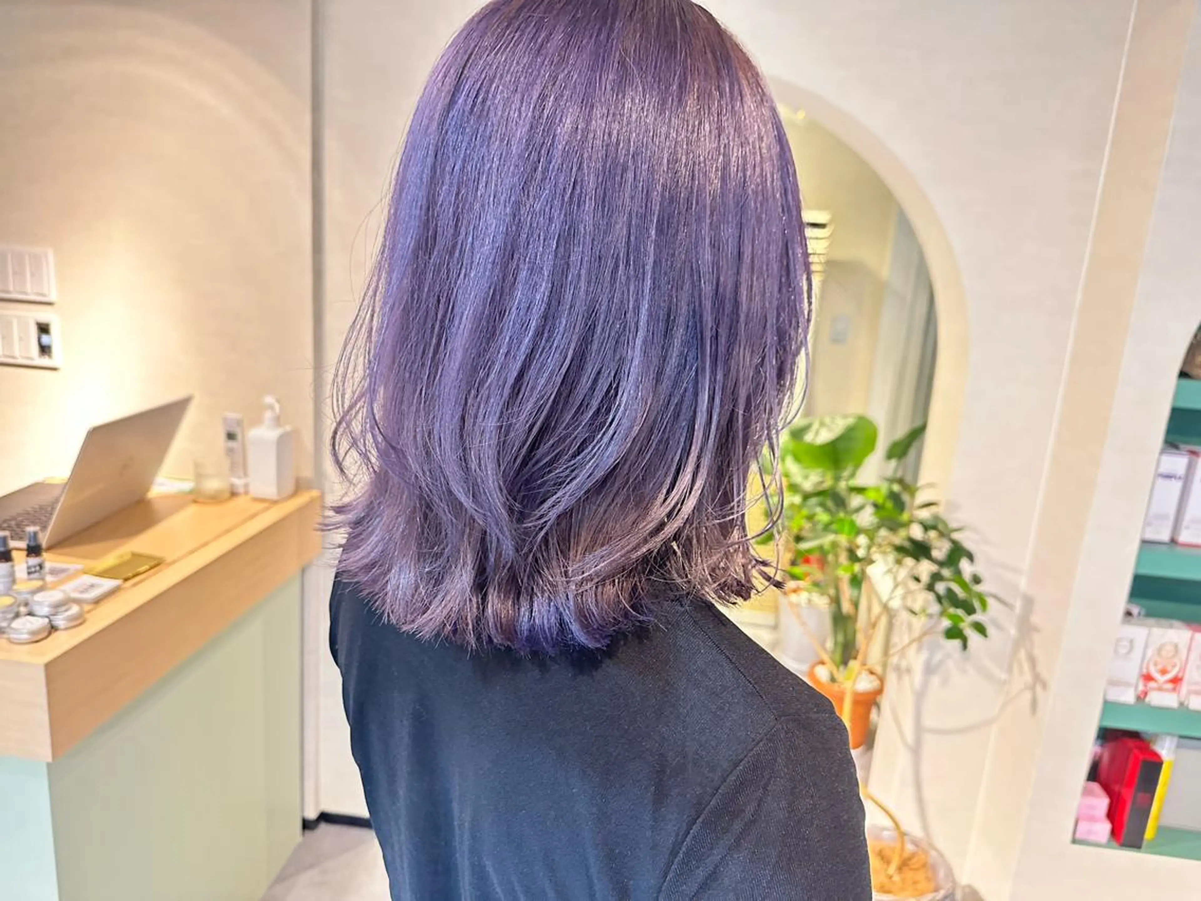 ミディアム カラー ブリーチ ラベンダーカラー パープルカラー レイヤーカット ヘアカラー トリートメント 【Uneユヌ】菊地 春那のヘアスタイル