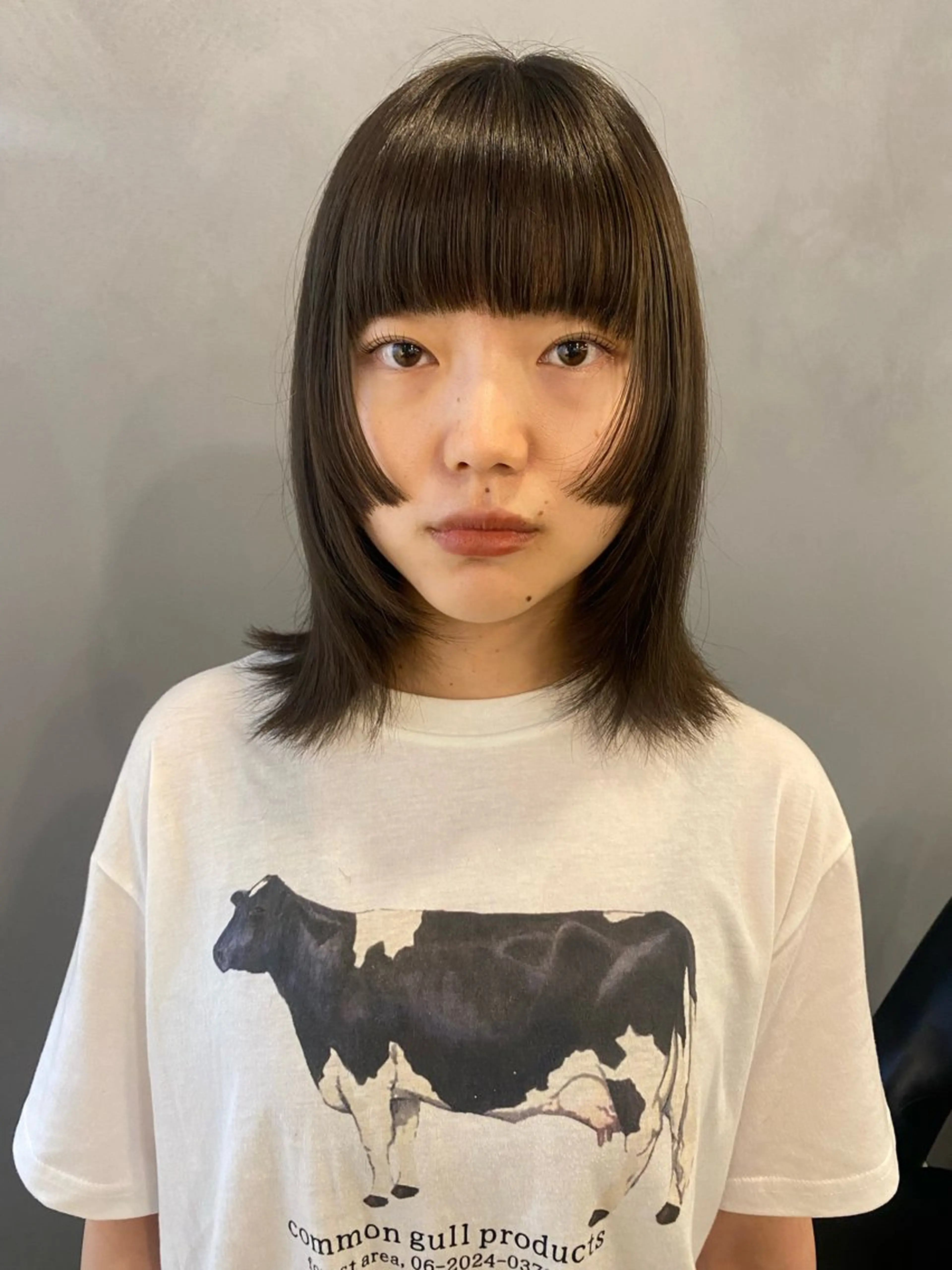 ミディアム カラー オリーブグレー 姫カット 永田 愛莉のヘアスタイル