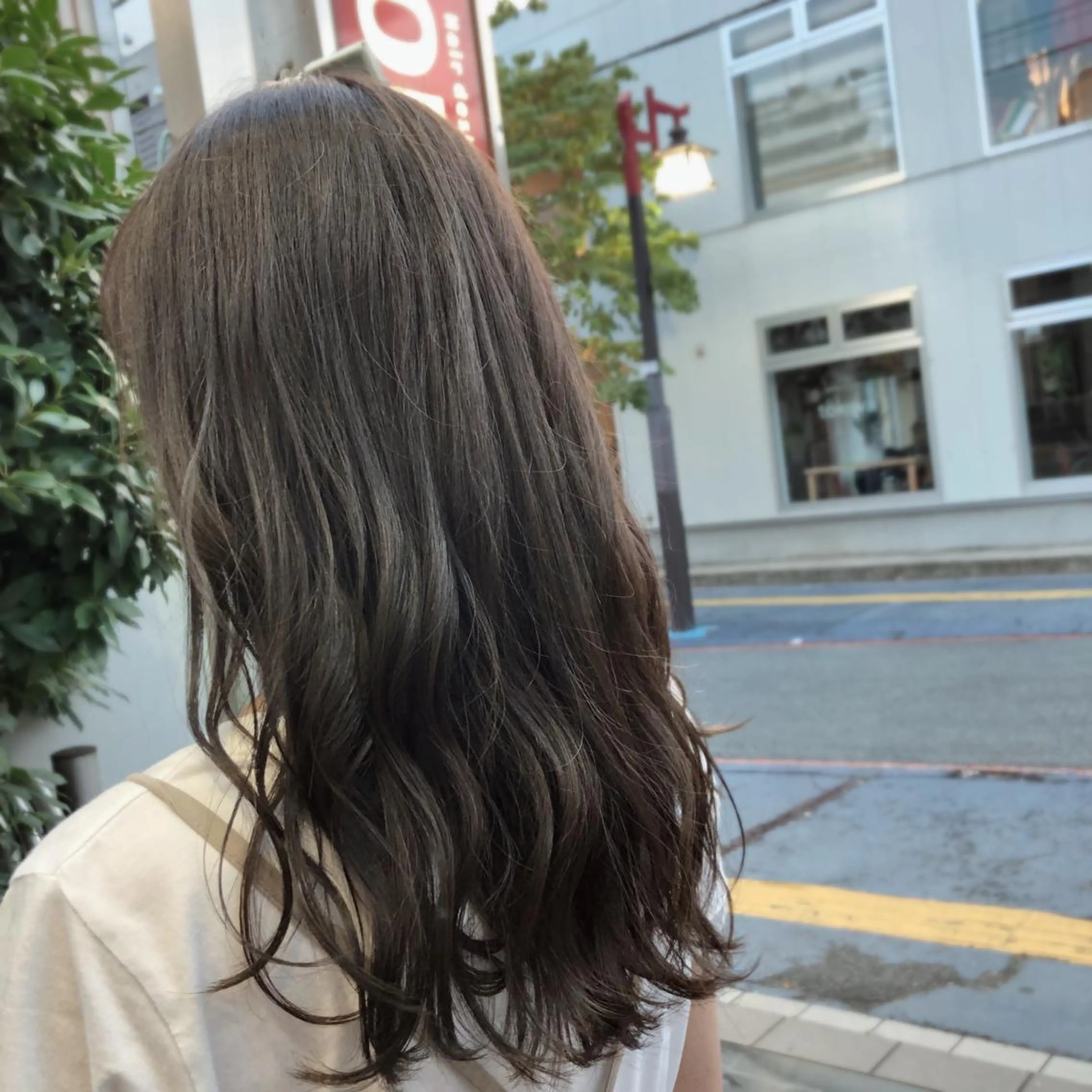 セミロング カラー ヘアカラー トリートメント 山崎 絵莉香のヘアスタイル