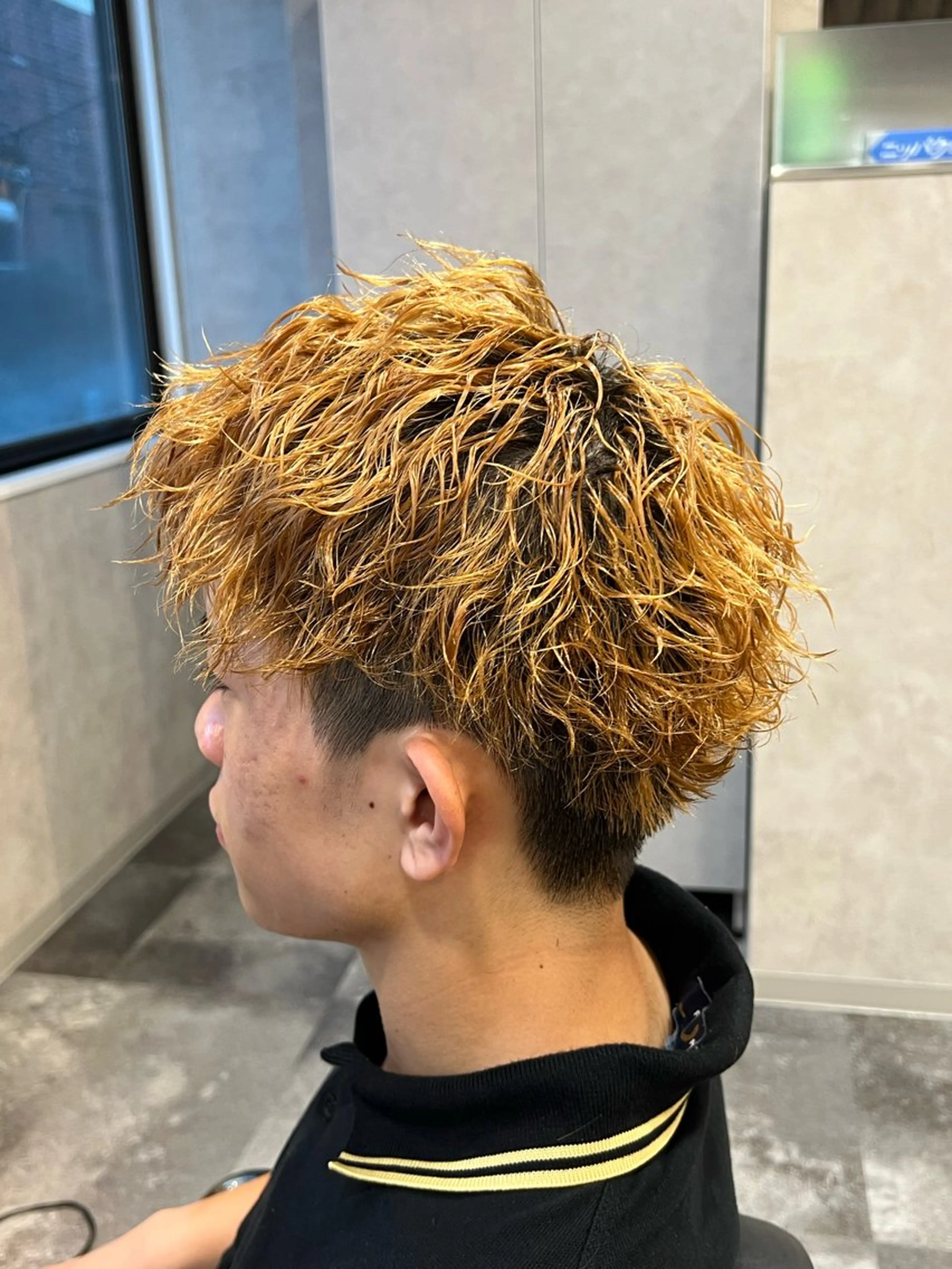 ショート カラー パーマ ヘアアレンジ メンズ メンズブリーチ メンズパーマ メンズツイストパーマ 波巻きパーマ ブリーチ メンズ特化/カラー/ パーマ/ケイシンのヘアスタイル