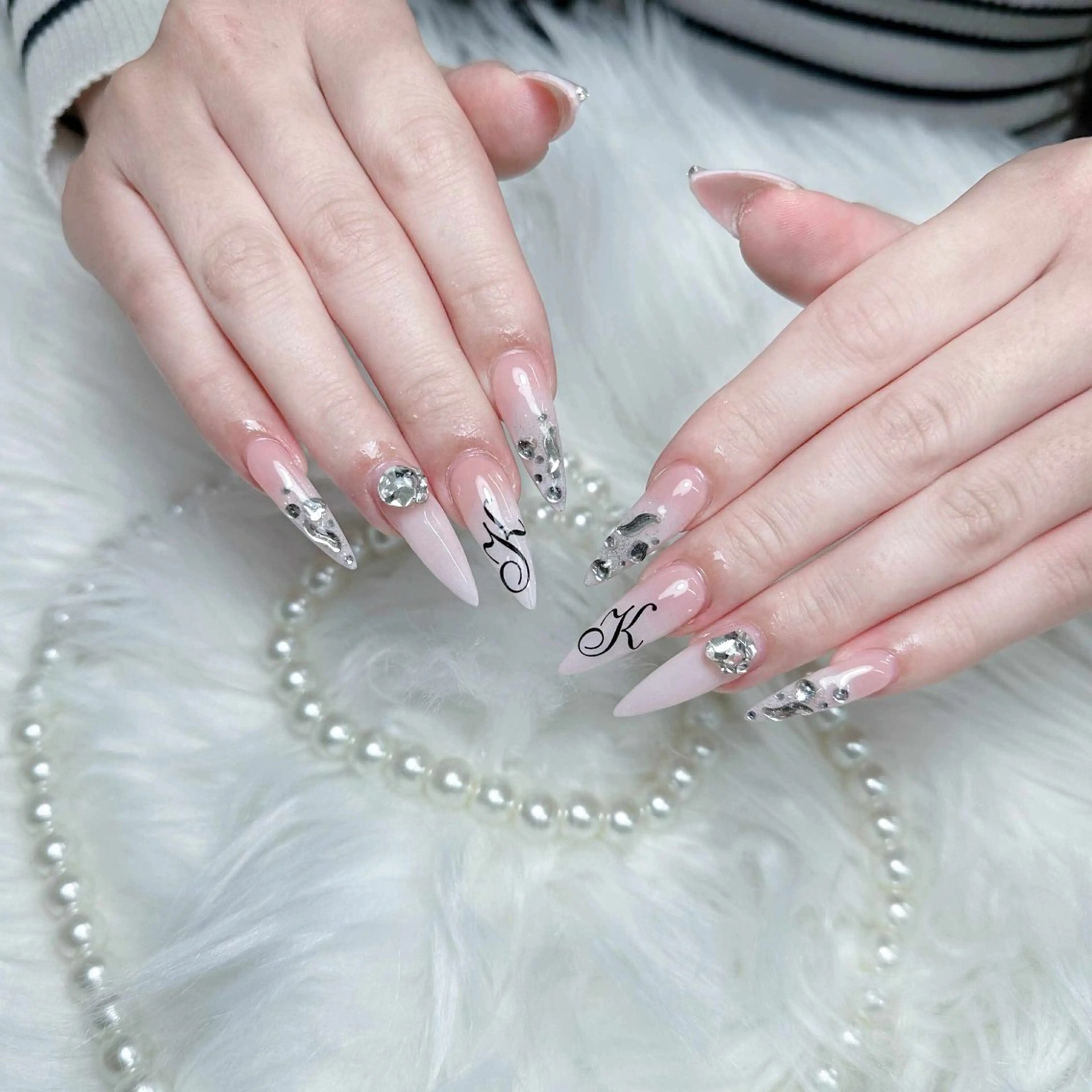 ネイル オーロラネイル ボルドー ブラウン ハート ラメ(グリッター) ハンドネイル ハンドケア Nova Nail Shinsaiのネイルデザイン