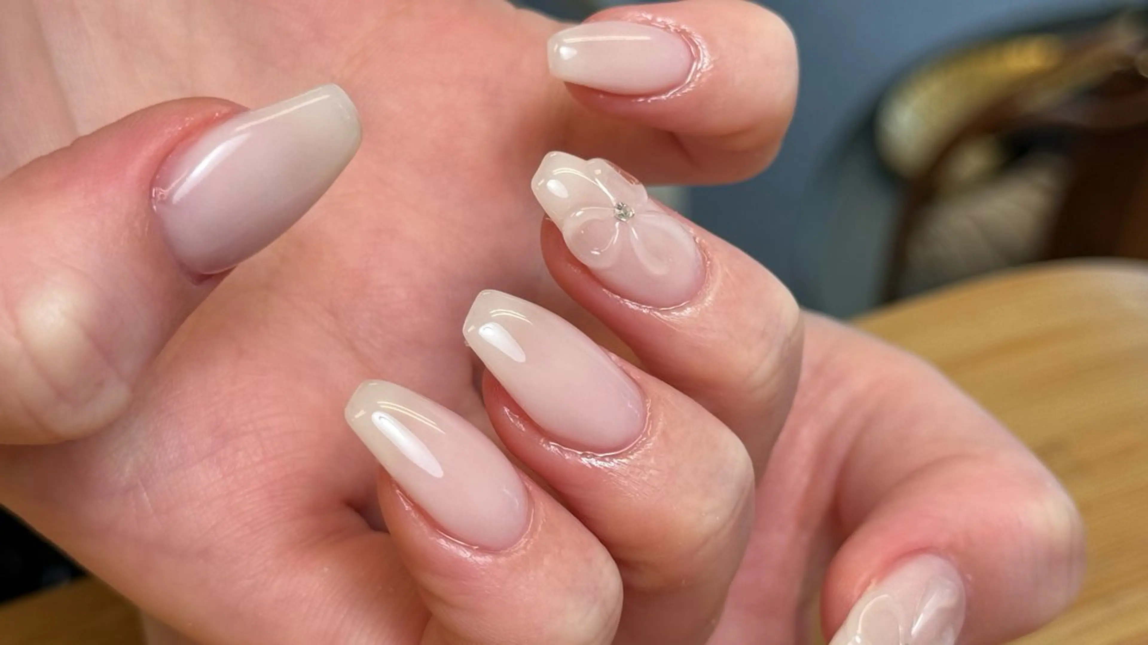 ネイル ハンドネイル VIVA NAIL所属・自爪を傷つけない フィルイン3500円のネイルデザイン