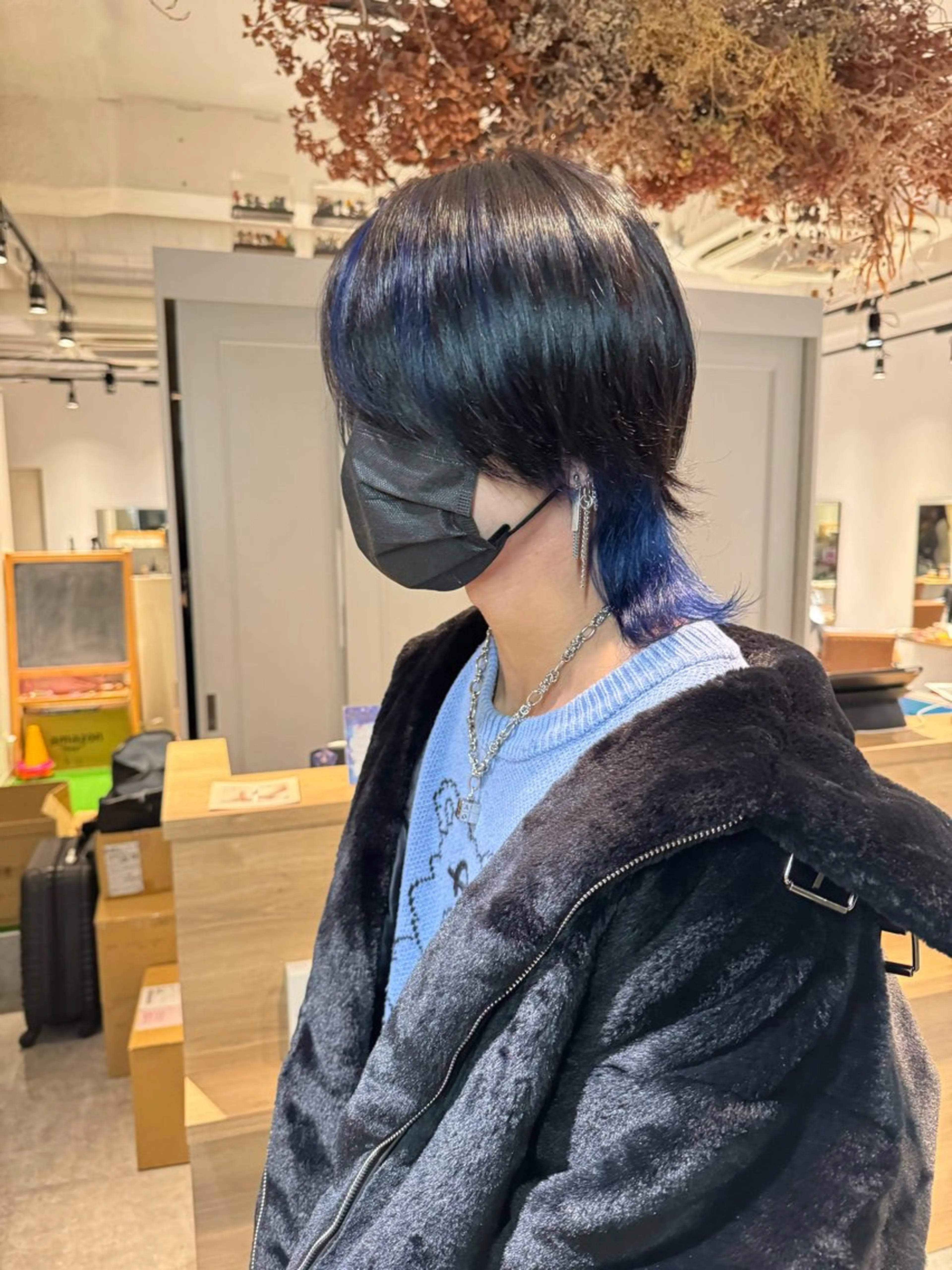 ミディアム カラー ブルーカラー デザインカラー 顔周りカット ウルフカット カット ヘアカラー オスズ 🎀´-のヘアスタイル