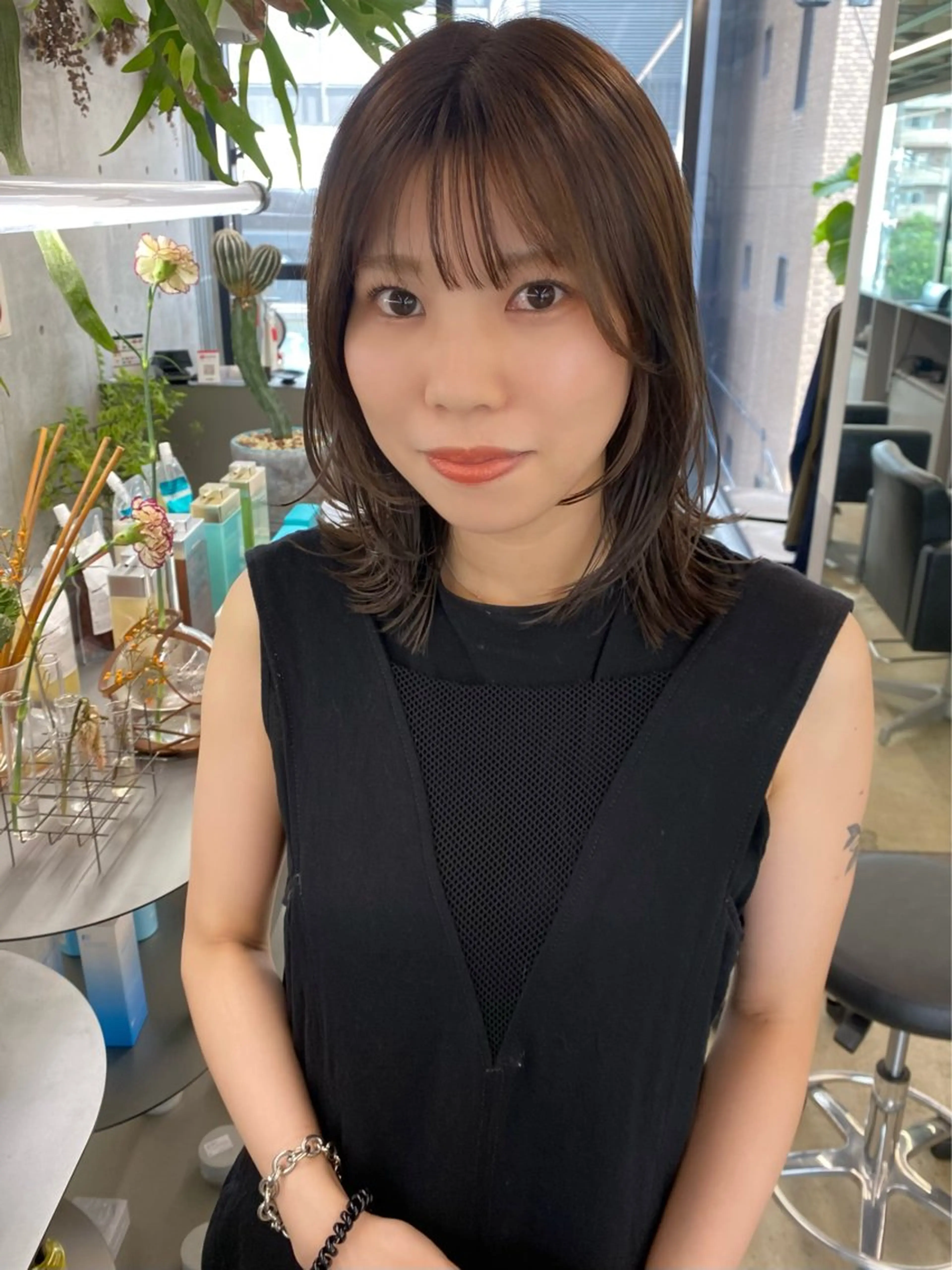 ミディアム カラー レイヤーカット カット ヘアカラー トリートメント 似合わせカット レイヤーボブウルフのヘアスタイル