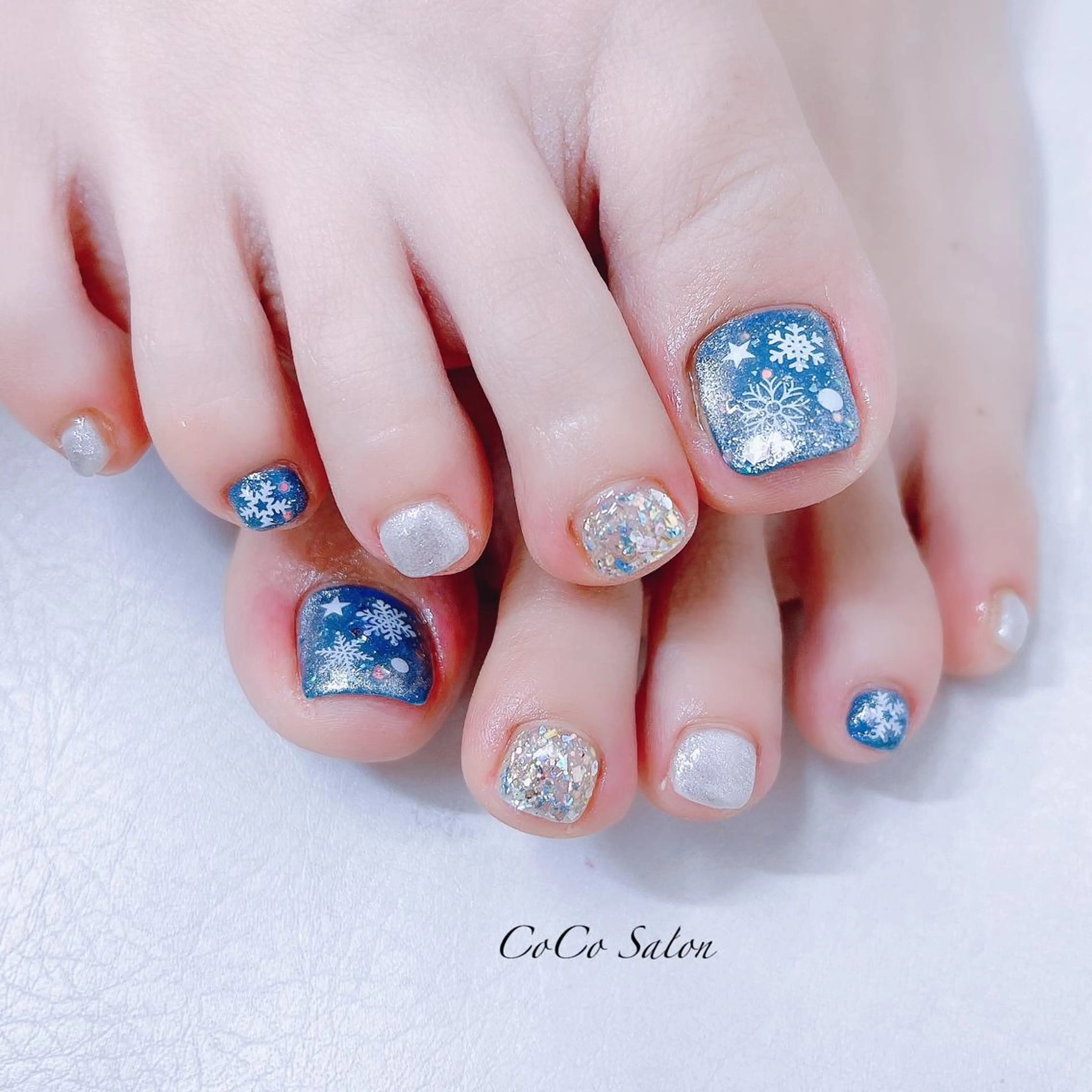 ネイル ブルー 長さ出し フットネイル ジェルネイル ホログラムネイル フットネイル CoCoSalon ネイル/まつ毛予約のネイルデザイン