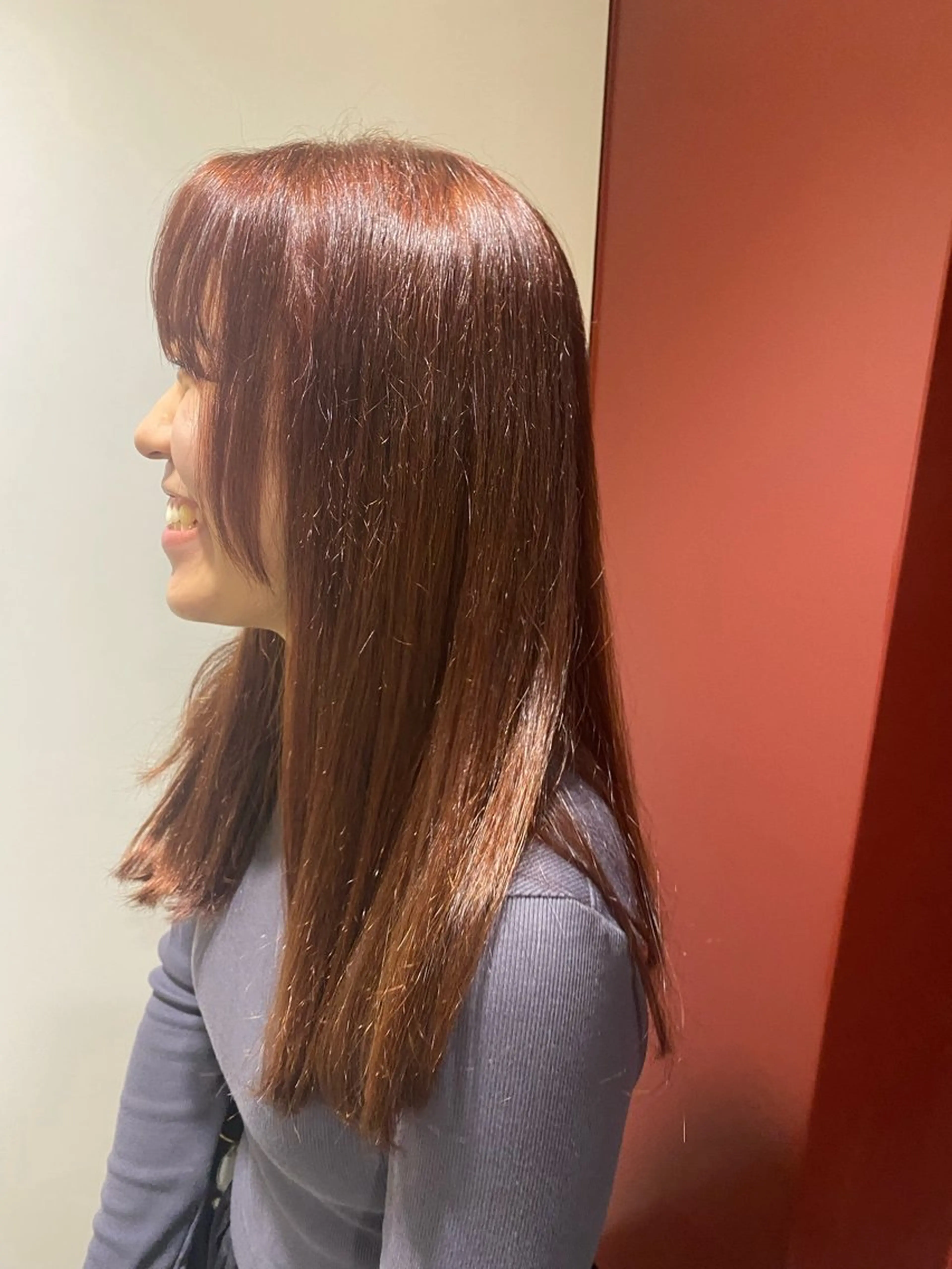 ロング カラー レッドカラー 井上 万由のヘアスタイル