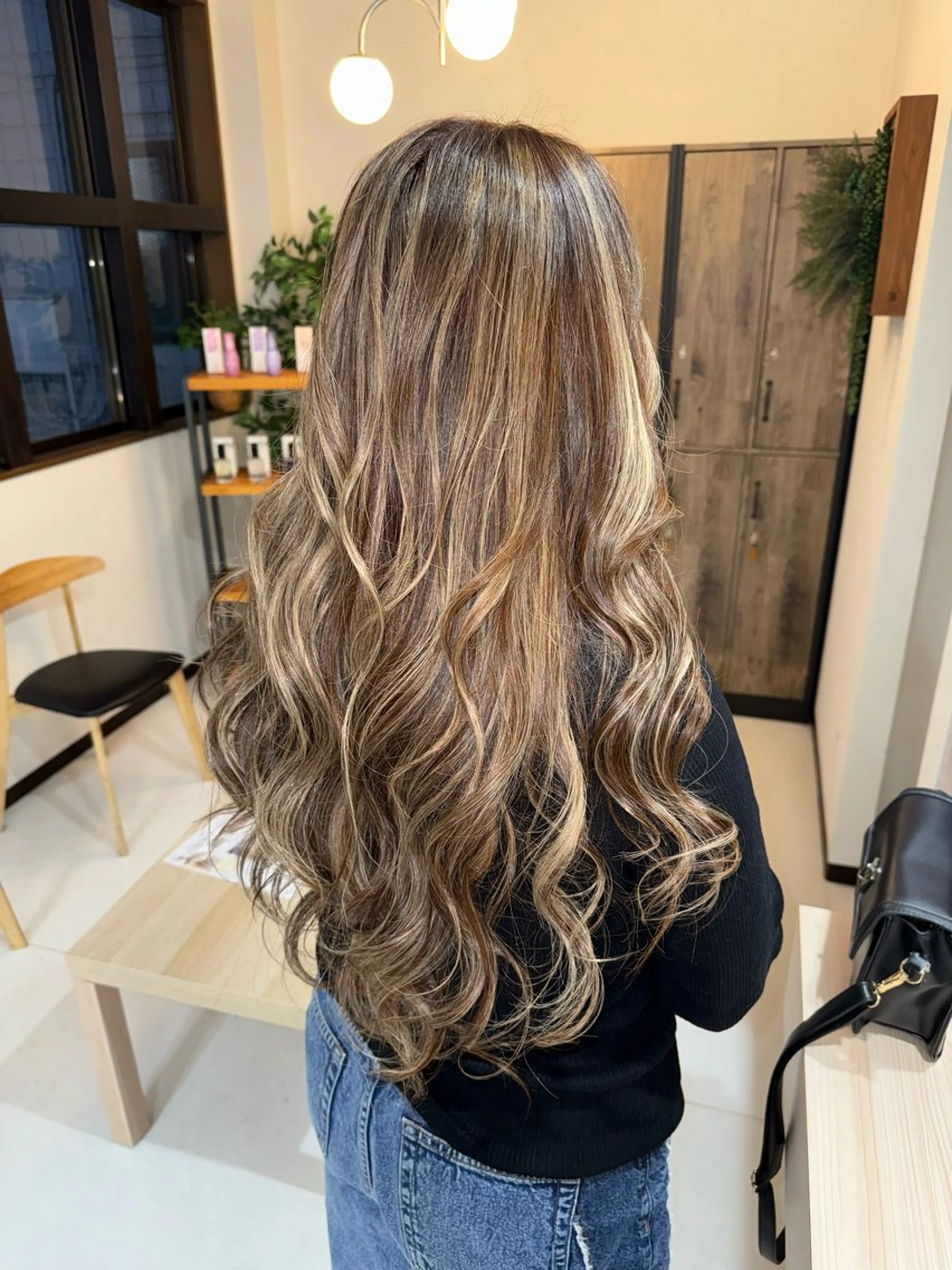 ロング ヘアカラー 手塚 麗のヘアスタイル