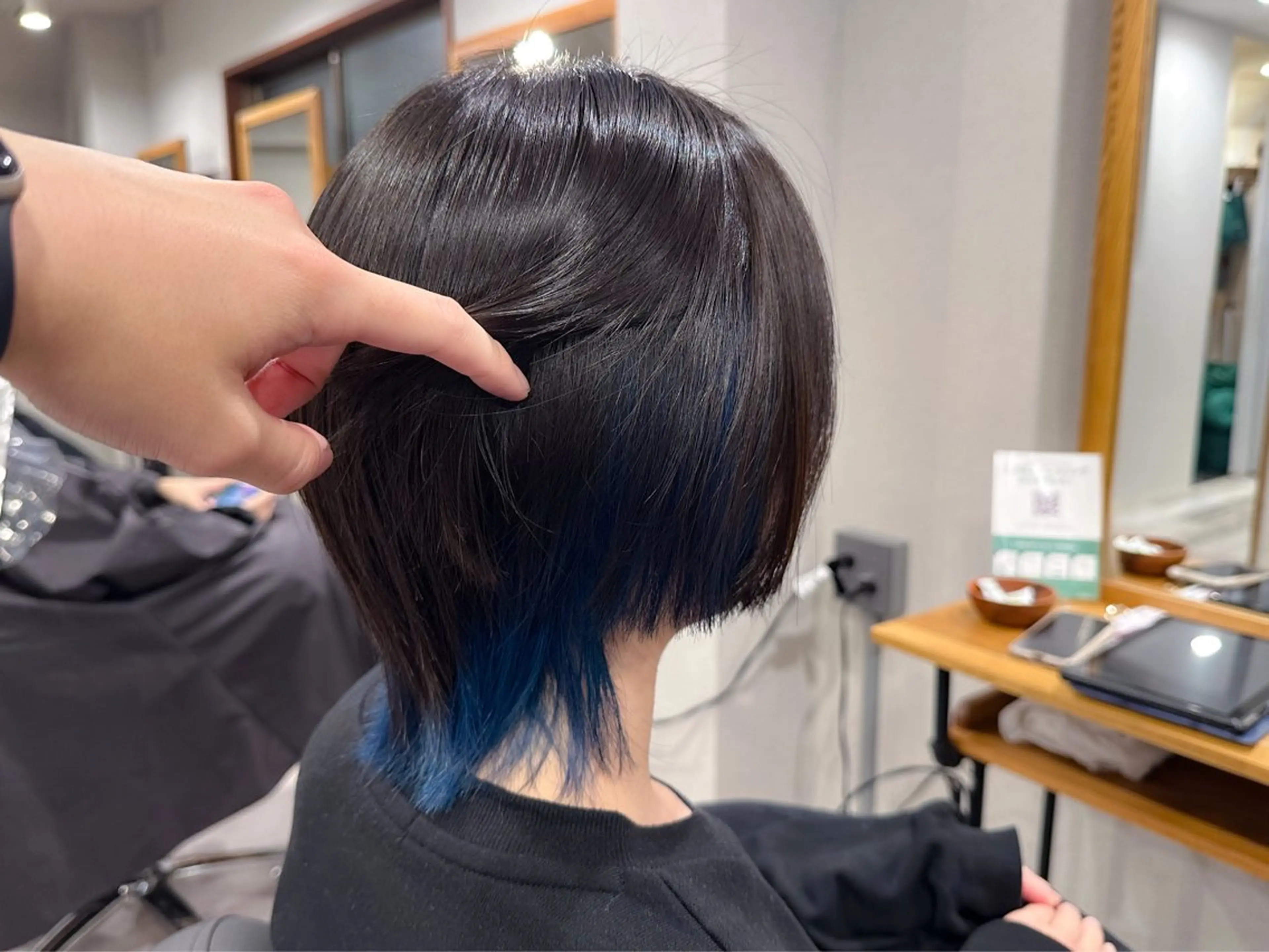 ミディアム カラー ブルーカラー インナーカラー affect 上大岡所属・《ブリーチカラー / 縮毛矯正》坂本爽のヘアスタイル