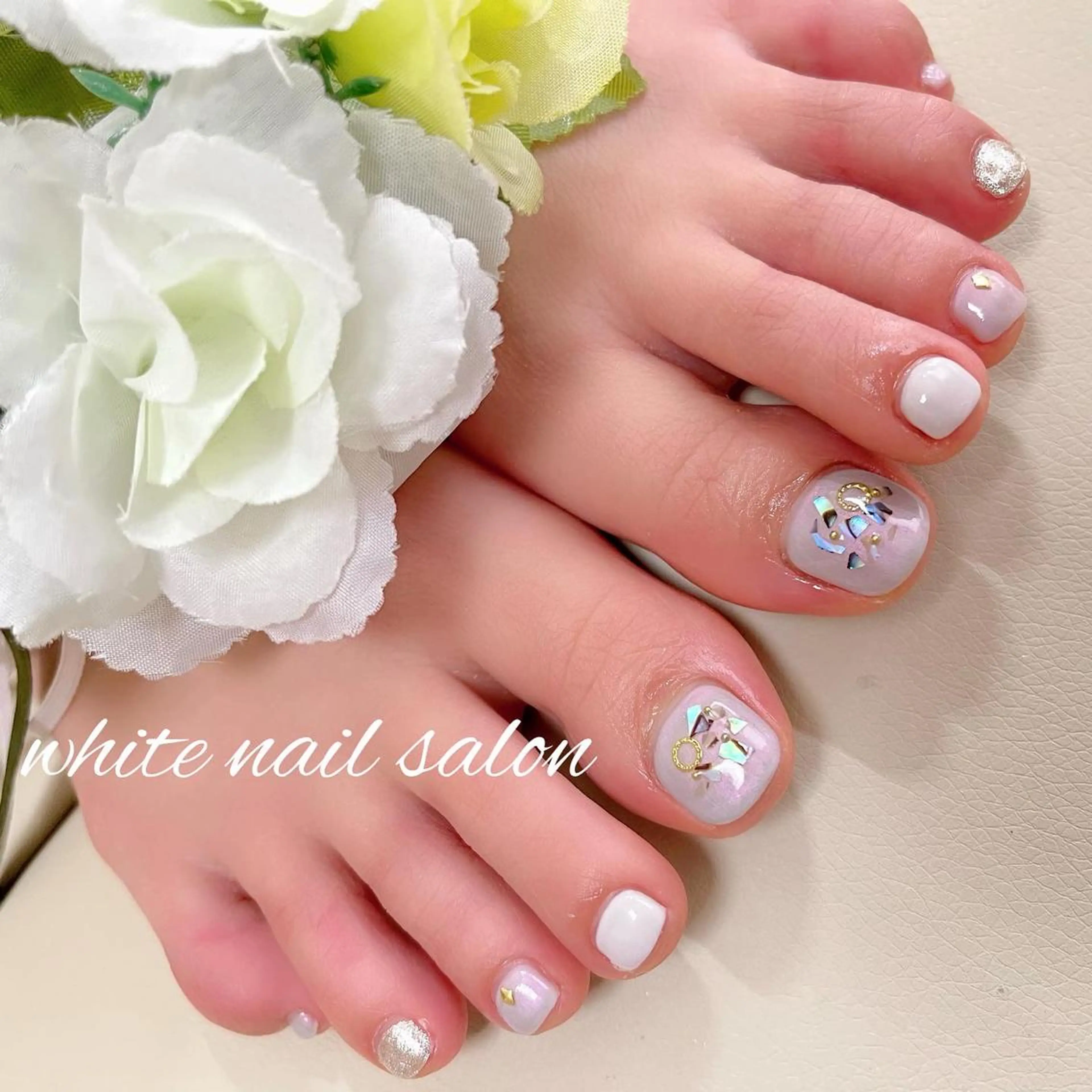 ネイル ジェルネイル ハードジェル ラメ(グリッター) 持ち込み シンプルネイル フットネイル white nail salonのネイルデザイン