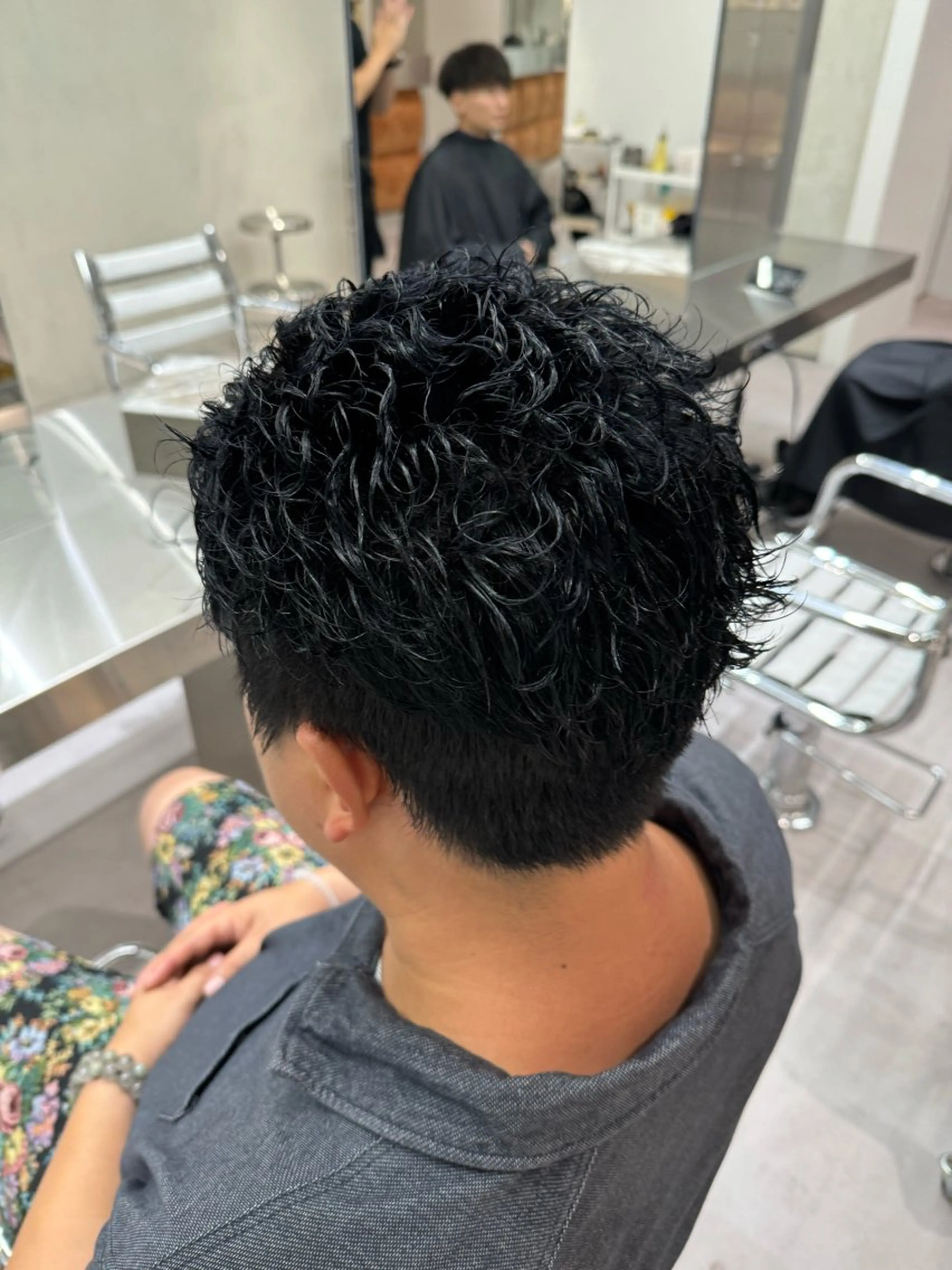 カラー パーマ メンズ 黒髪 ブルーカラー ブルーブラック ブリーチ/パーマ特化 片平和寿のヘアスタイル
