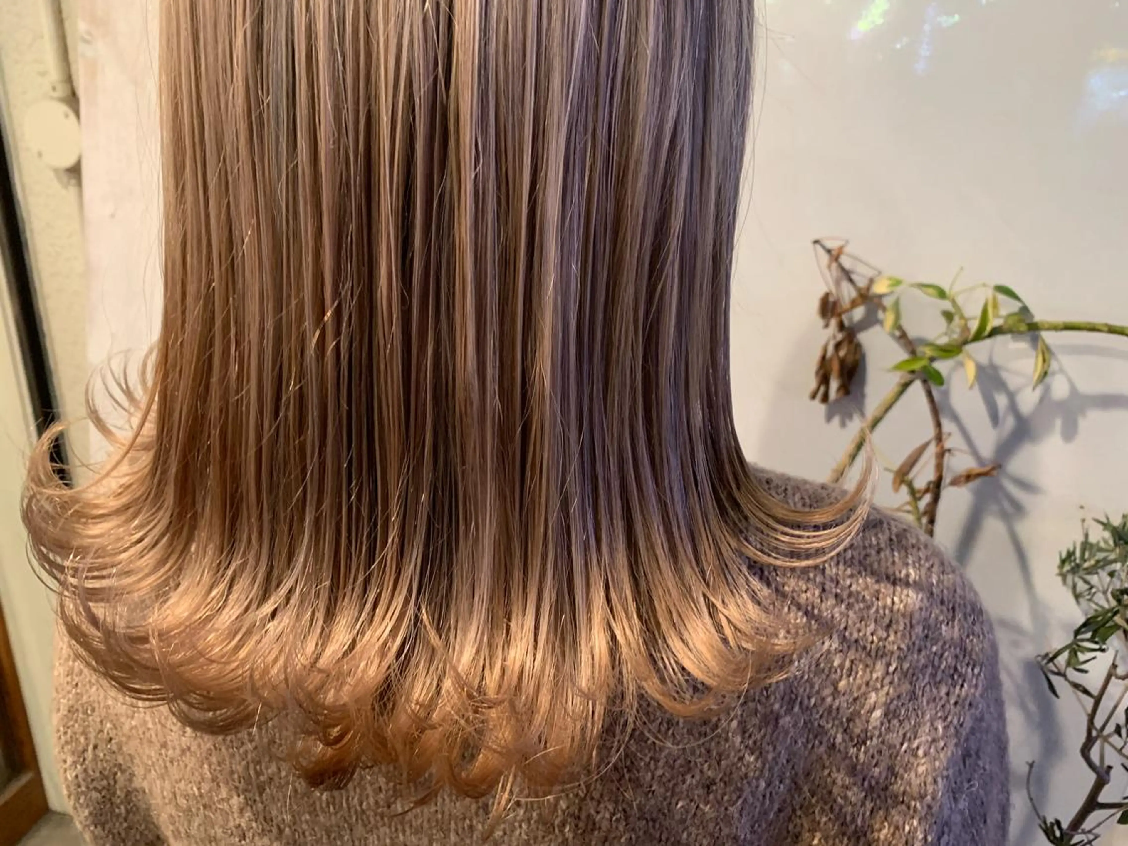 ロング カラー ベージュカラー ミルクティーベージュ ヘアカラー トリートメント あべ ゆうかのヘアスタイル