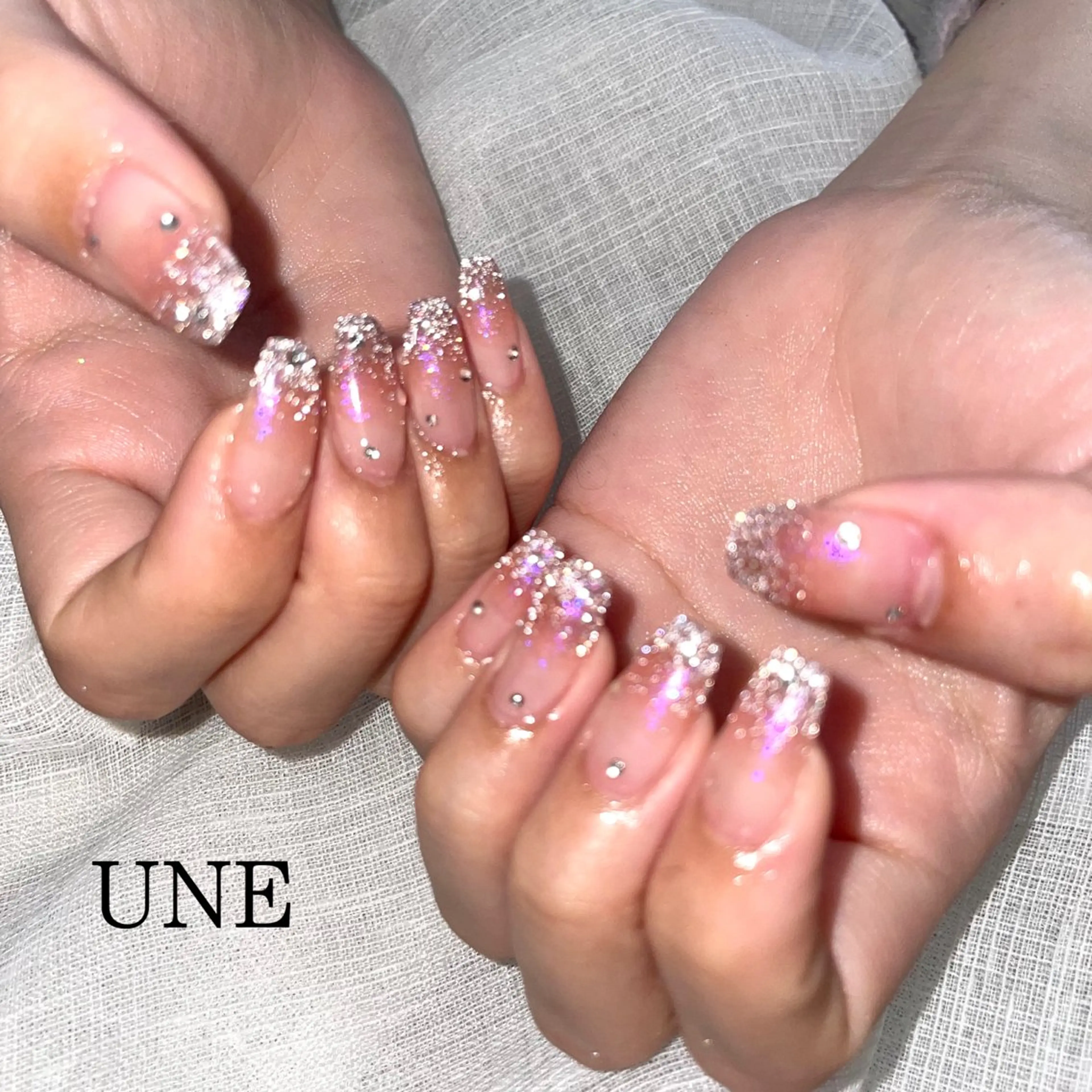 ネイル フラッシュネイル グラデーション キラキラネイル ラメ(グリッター) ラメグラデーション UNE.【ユヌ】 Jr.NANAのネイルデザイン