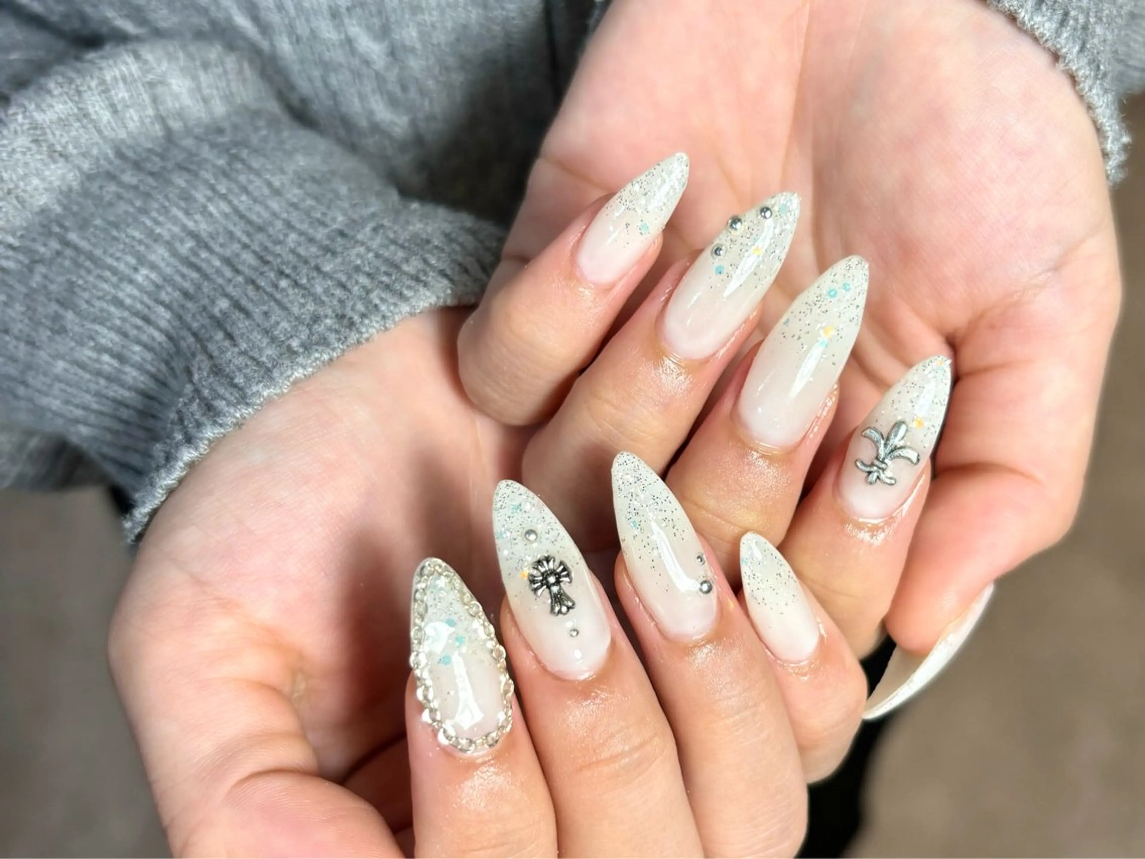 ネイル アートネイル 長さ出し キラキラネイル ワンホンネイル ホワイト Salute本店 🦋仲原里佳のネイルデザイン