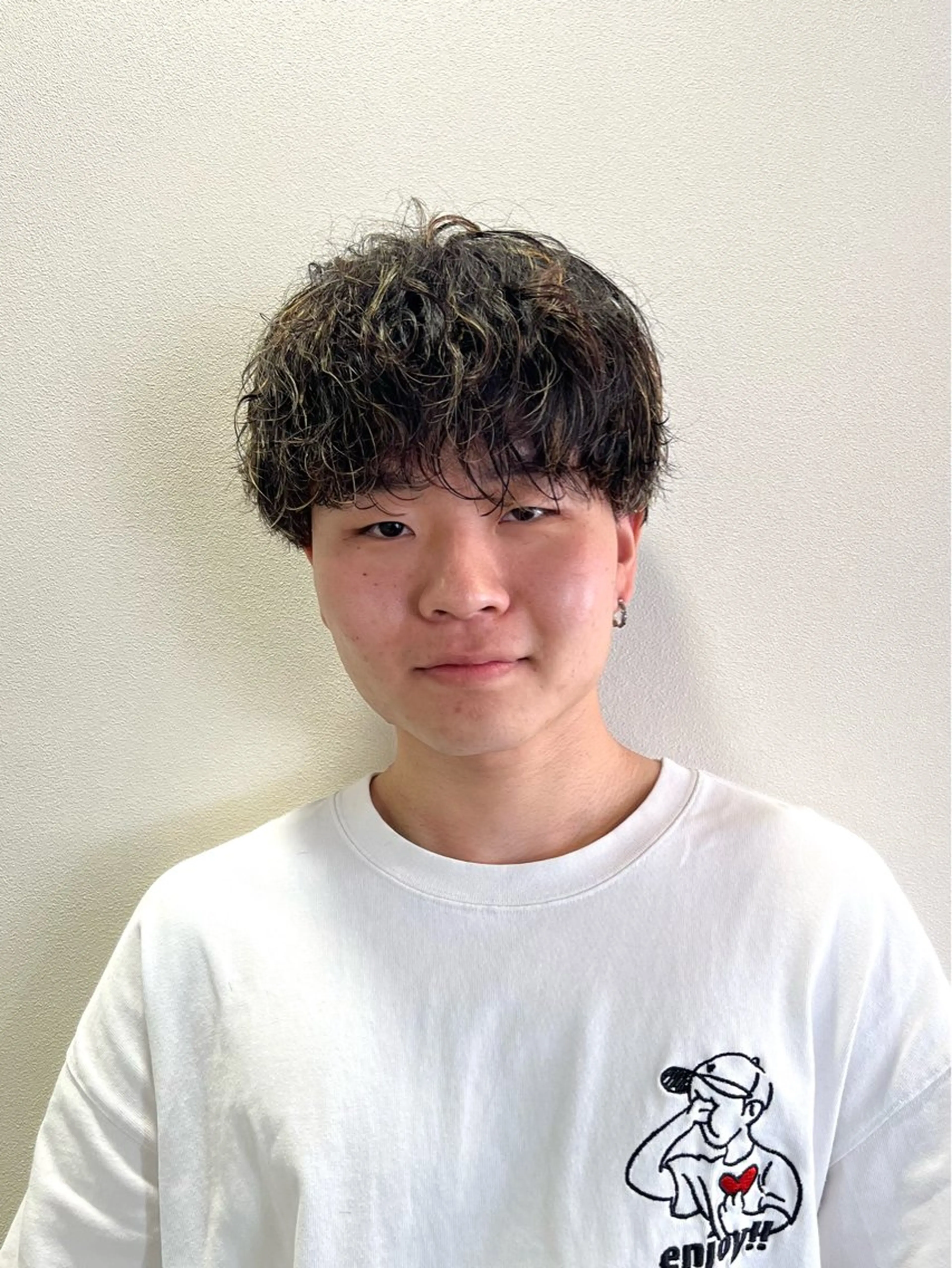 カラー パーマ メンズ メンズハイライト メンズハイトーン マッシュ メンズパーマ メンズベリーショート ツイストスパイラル/ メンズパーマ/ハルキのヘアスタイル