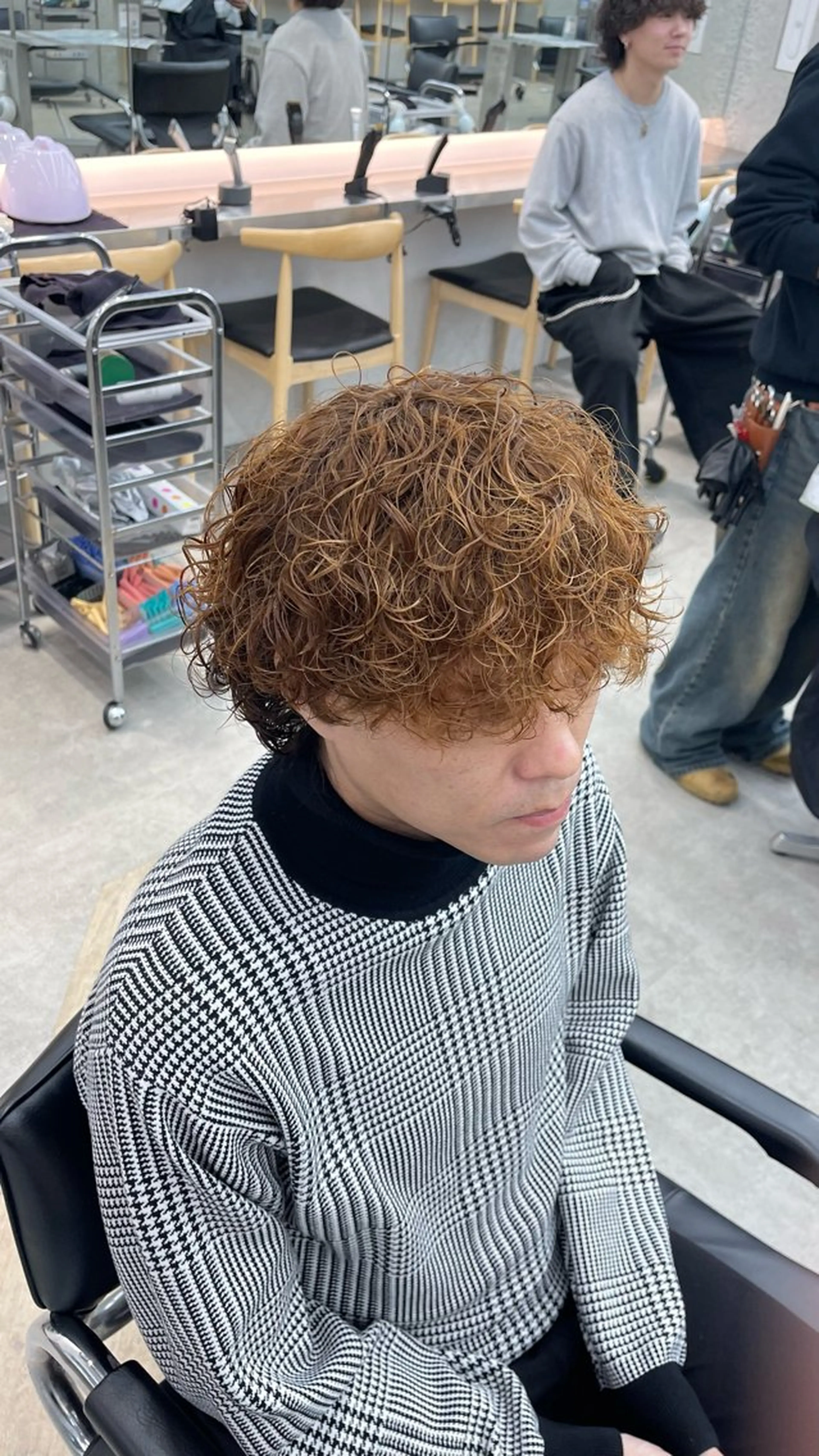 ショート カラー パーマ メンズ キッズ メンズパーマ プードルパーマ プードルパーマ 岩本晴佳/波巻きパー マ/フェザーパーマのヘアスタイル