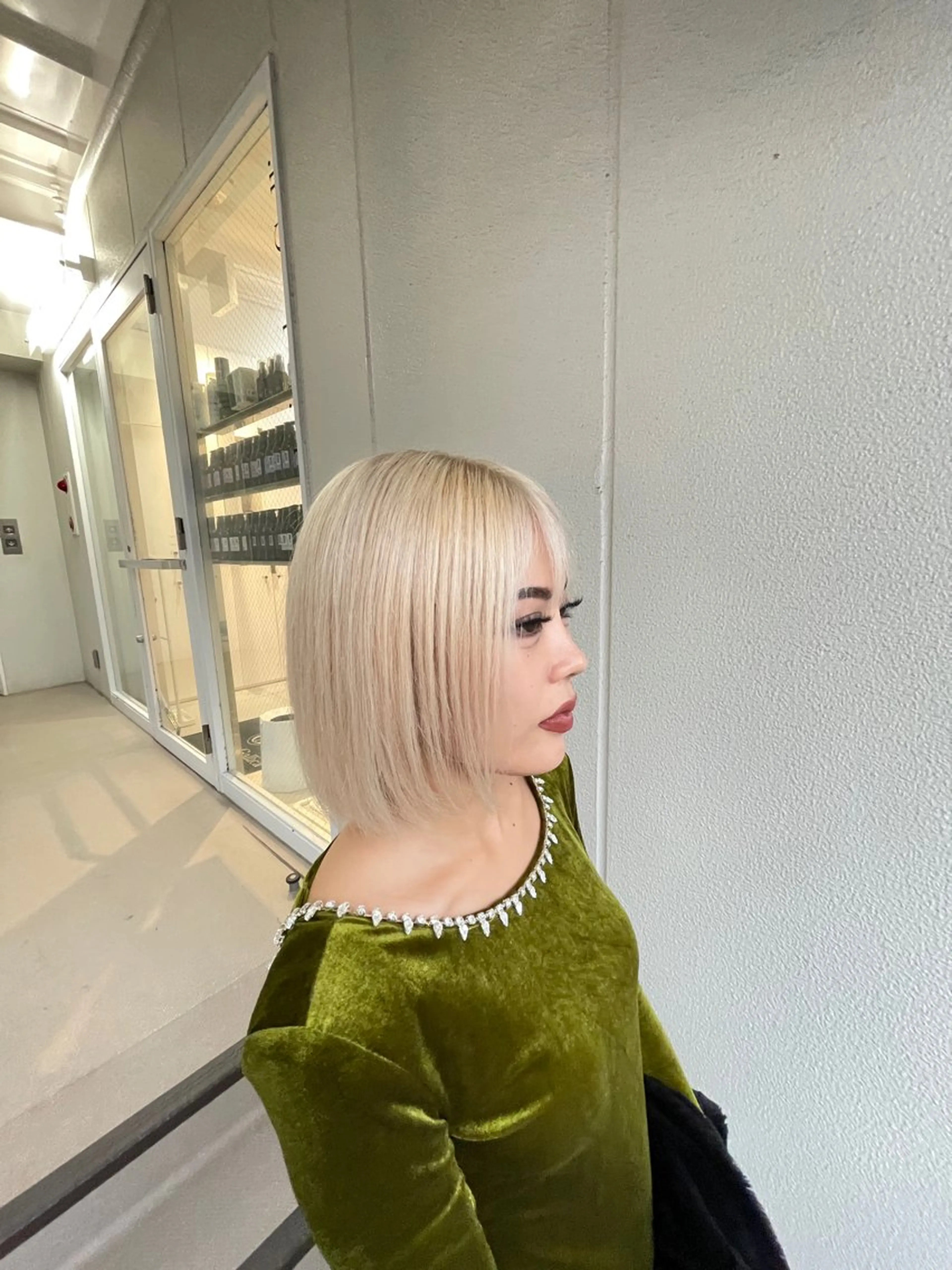 ショート カラー ヘアアレンジ ベージュカラー ブロンド ブロンドベージュ ヘアカラー トリートメント ヘッドスパ ヘアセット 艶髪✨寒色カラー✨ 翁長孝輔のヘアスタイル