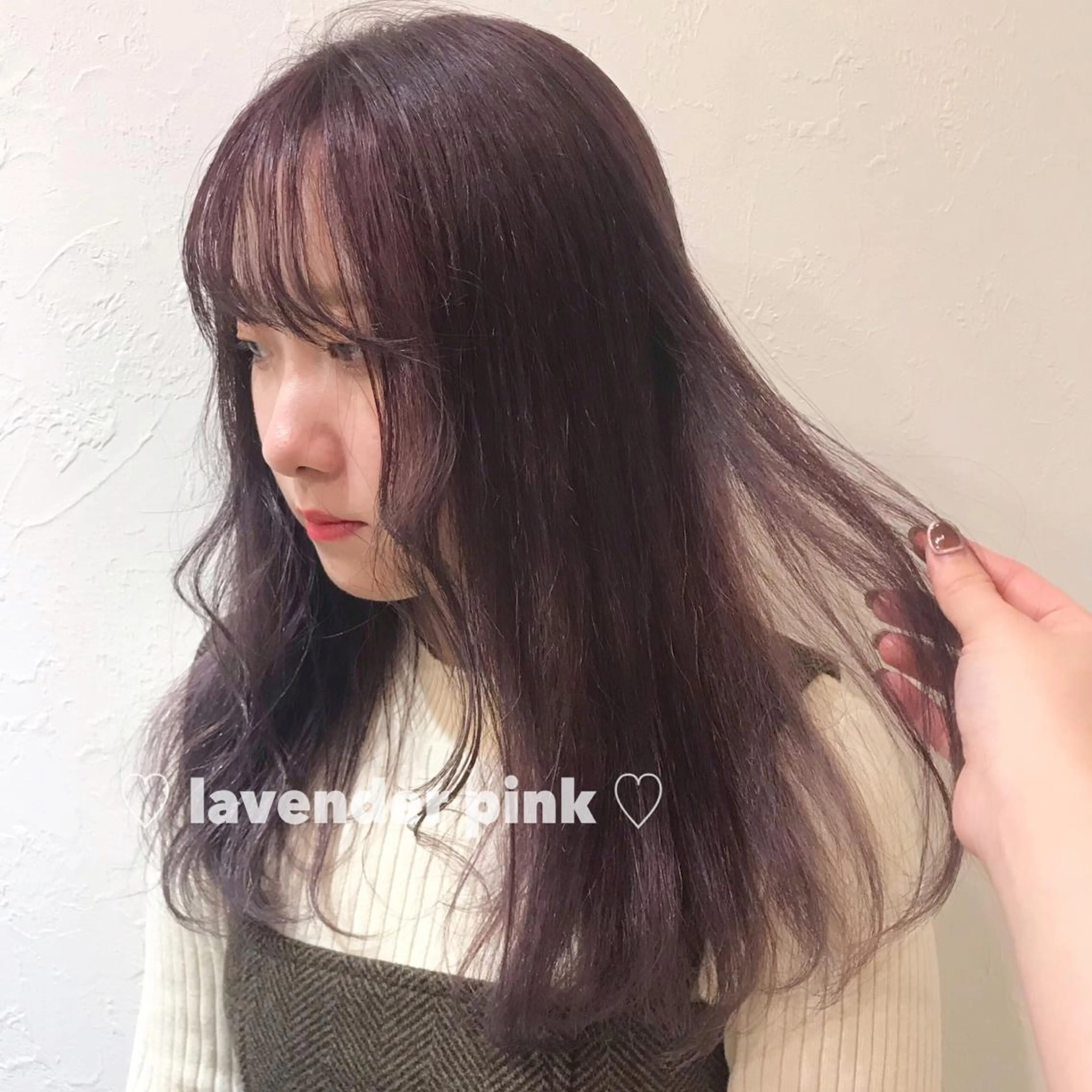 ロング ブリーチなしカラー レイヤーカットのヘアスタイル