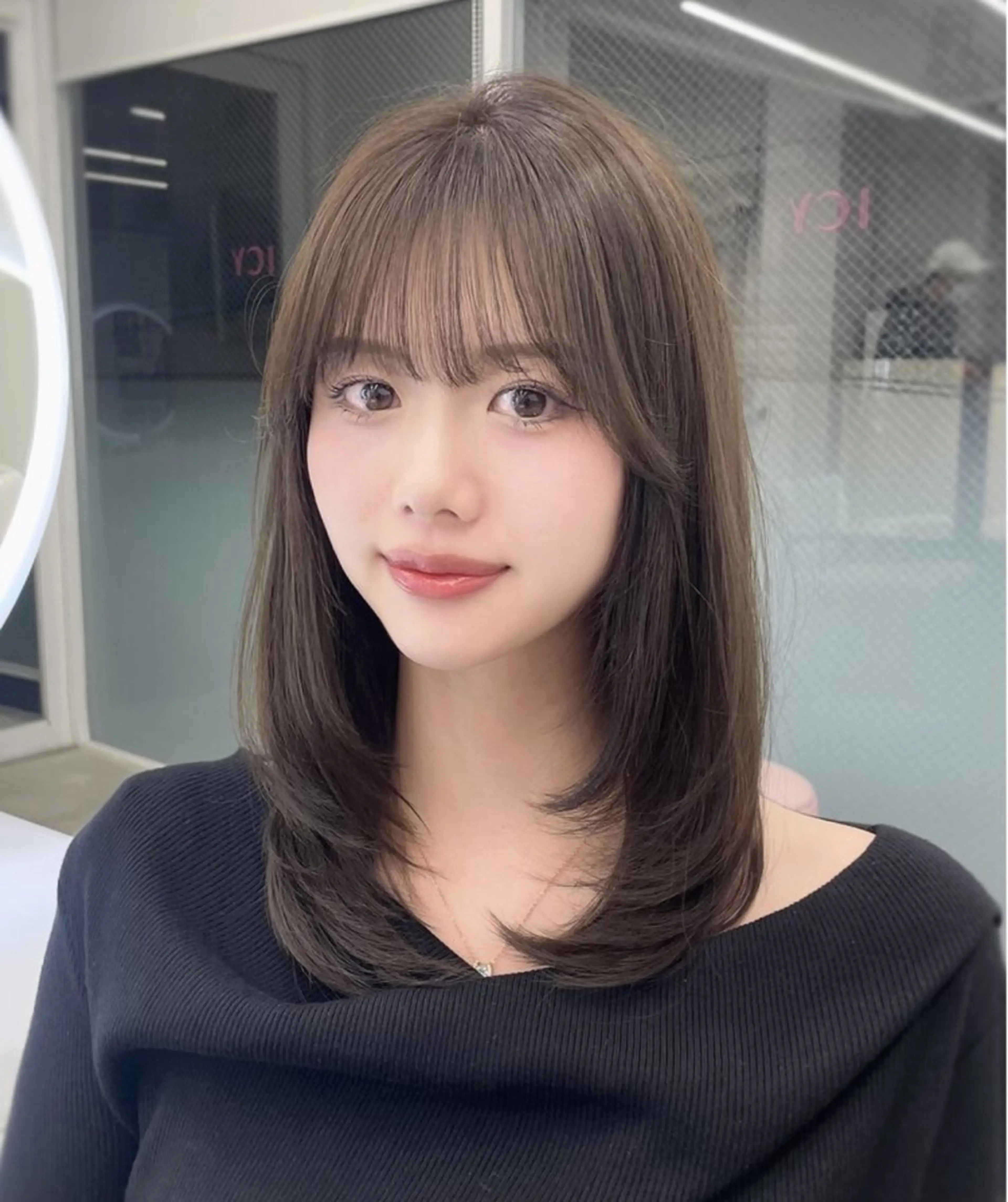 セミロング レイヤーカット 大谷 歩未のヘアスタイル