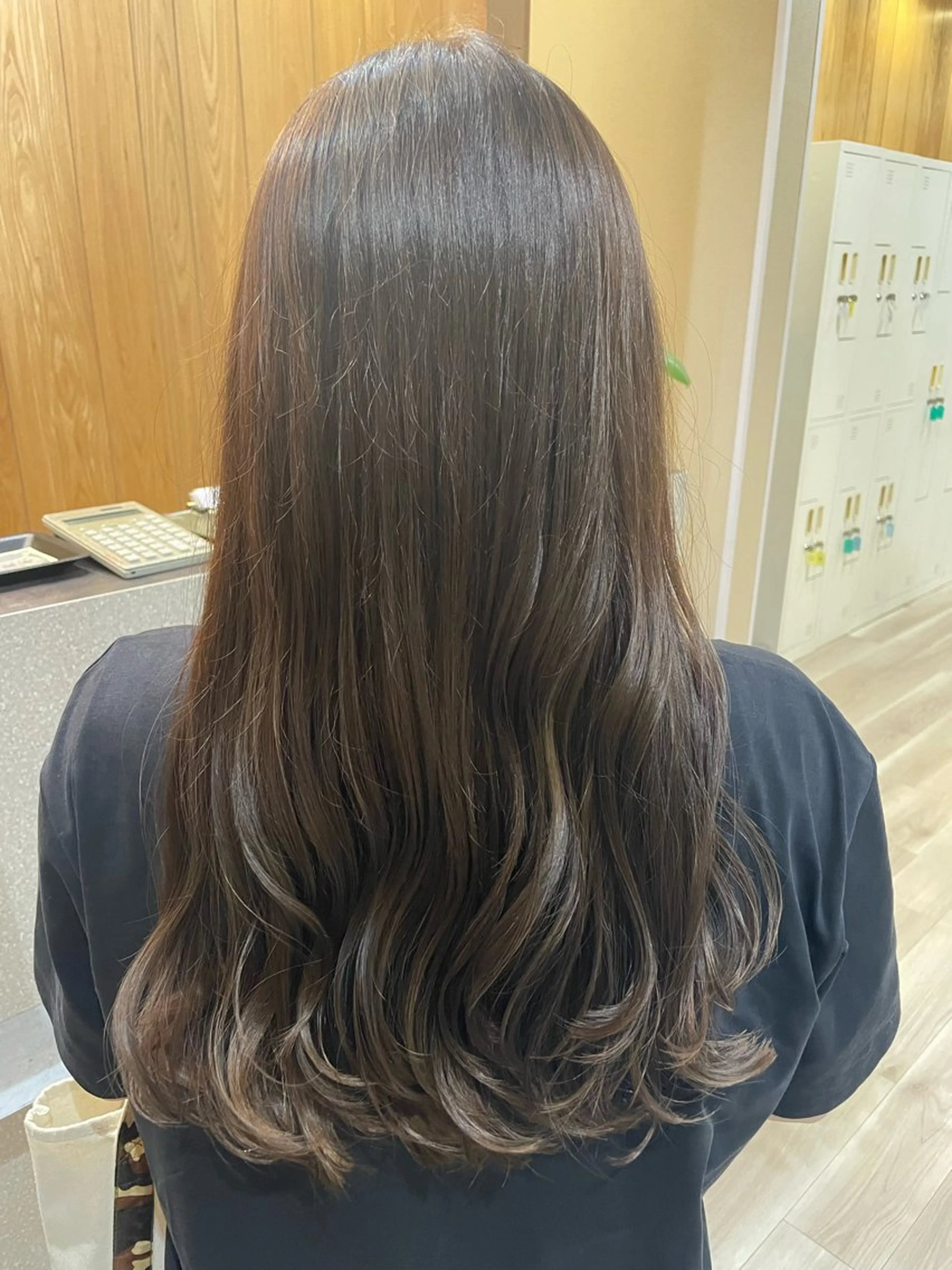 ロング 岡本 彩香のヘアスタイル