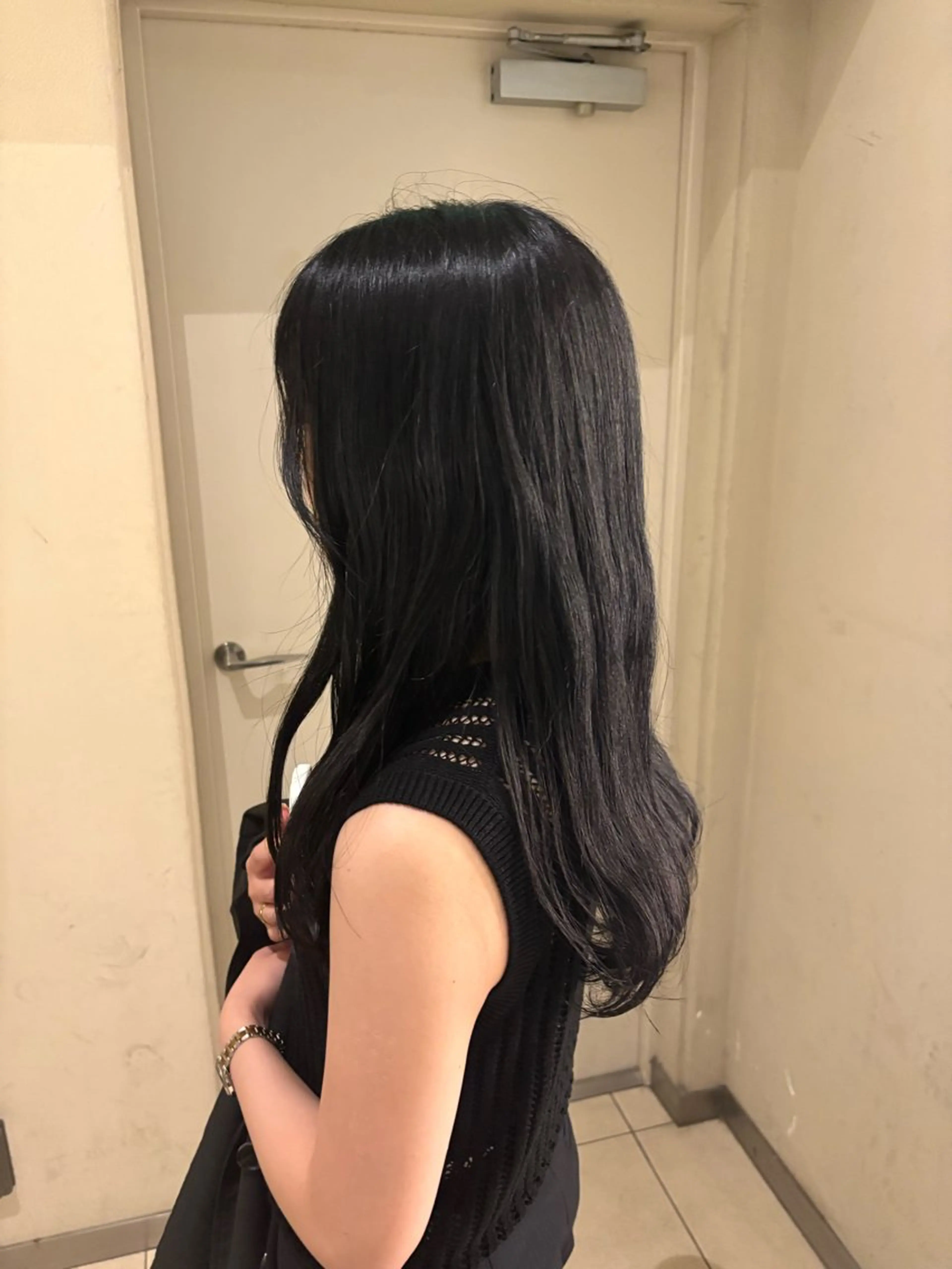 フェイクブラック🐦‍⬛　『実習を控えてる学生さん向けの黒染めを使わないカラー』　3,980円の写真