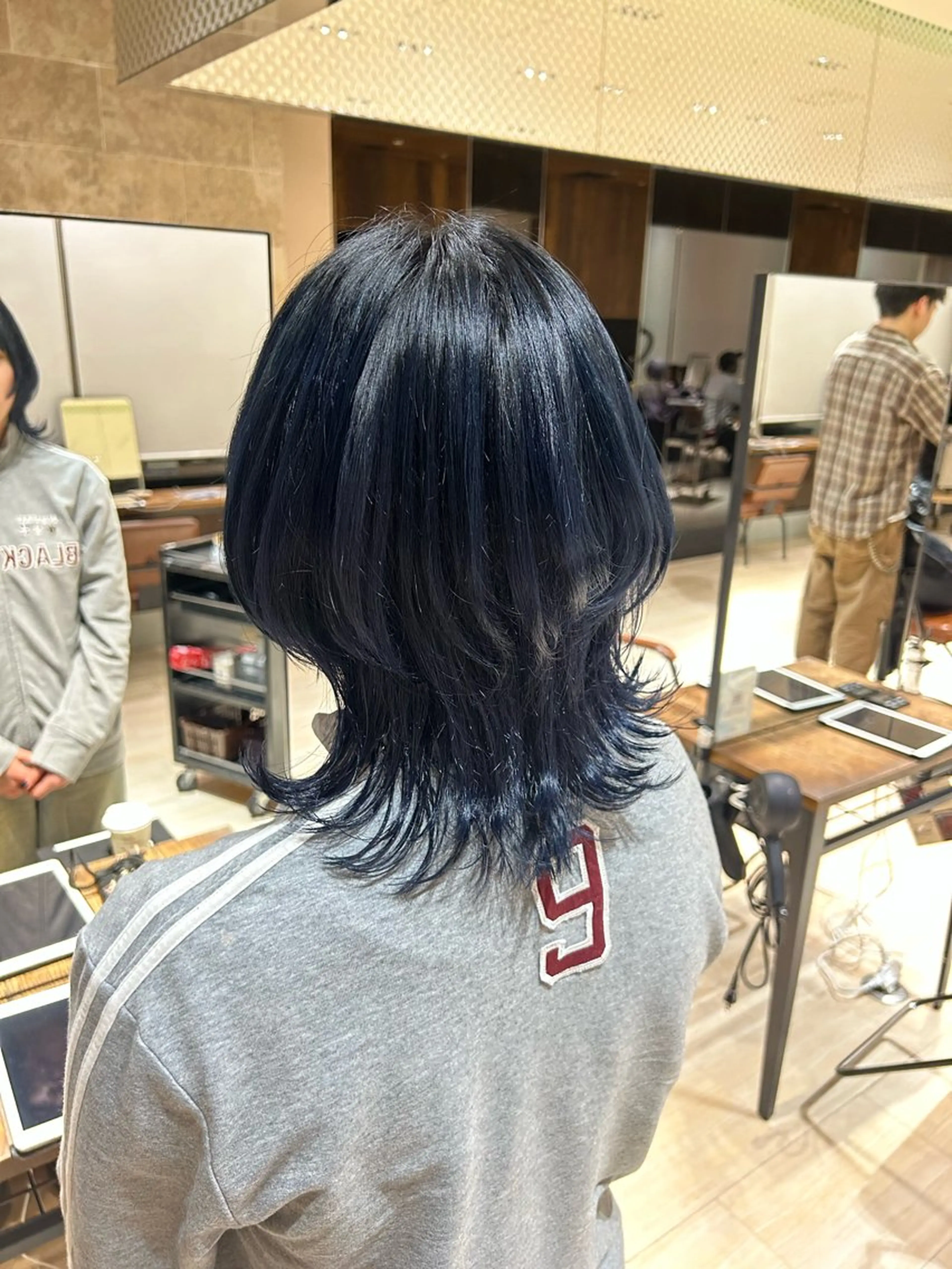 ミディアム カラー 足立 遥奈のヘアスタイル