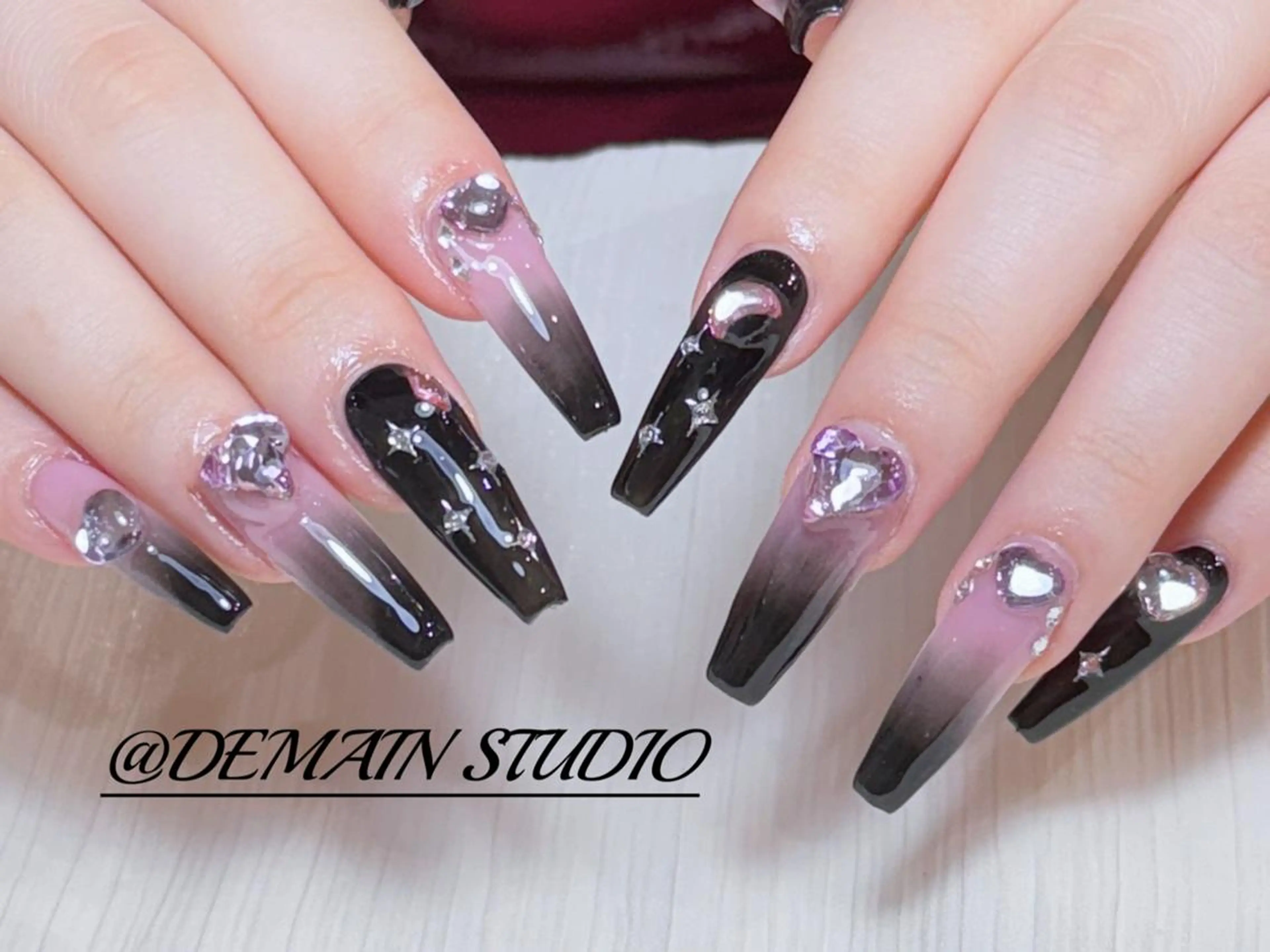 ネイル アートネイル オーロラネイル ガーリー キラキラネイル 韓国ネイル DEMAIN- ⭐️のネイルデザイン