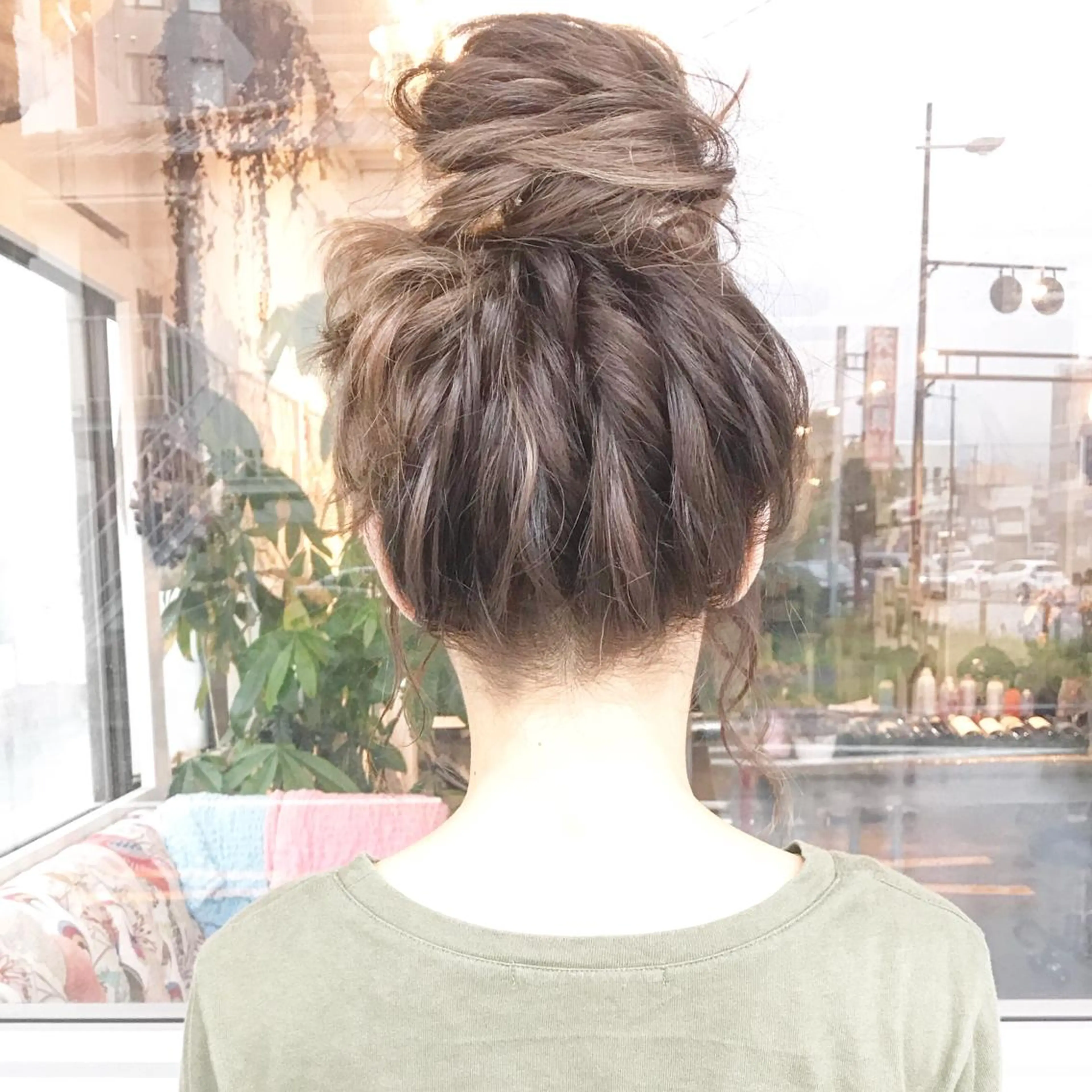 ミディアム カラー ヘアアレンジ 切りっぱなしボブ バレイヤージュ ブリーチ グラデーションカラー ハイライトカラー Mariana/ 鶴原-ハイライトのヘアスタイル