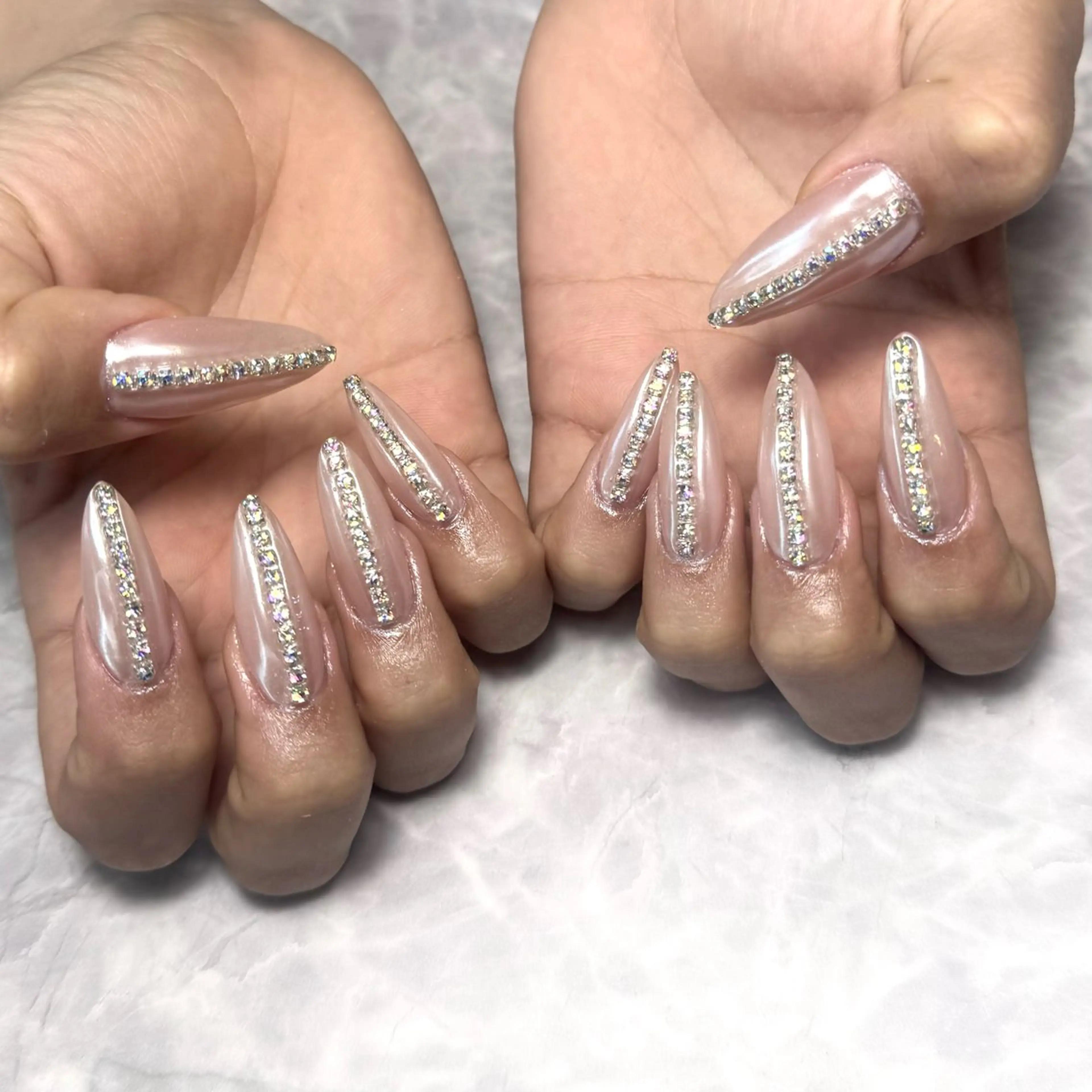 ネイル オーロラネイル キラキラネイル ホワイト ハンドネイル Nail Salon Lillion【リリオン】所属・lillion karenのネイルデザイン