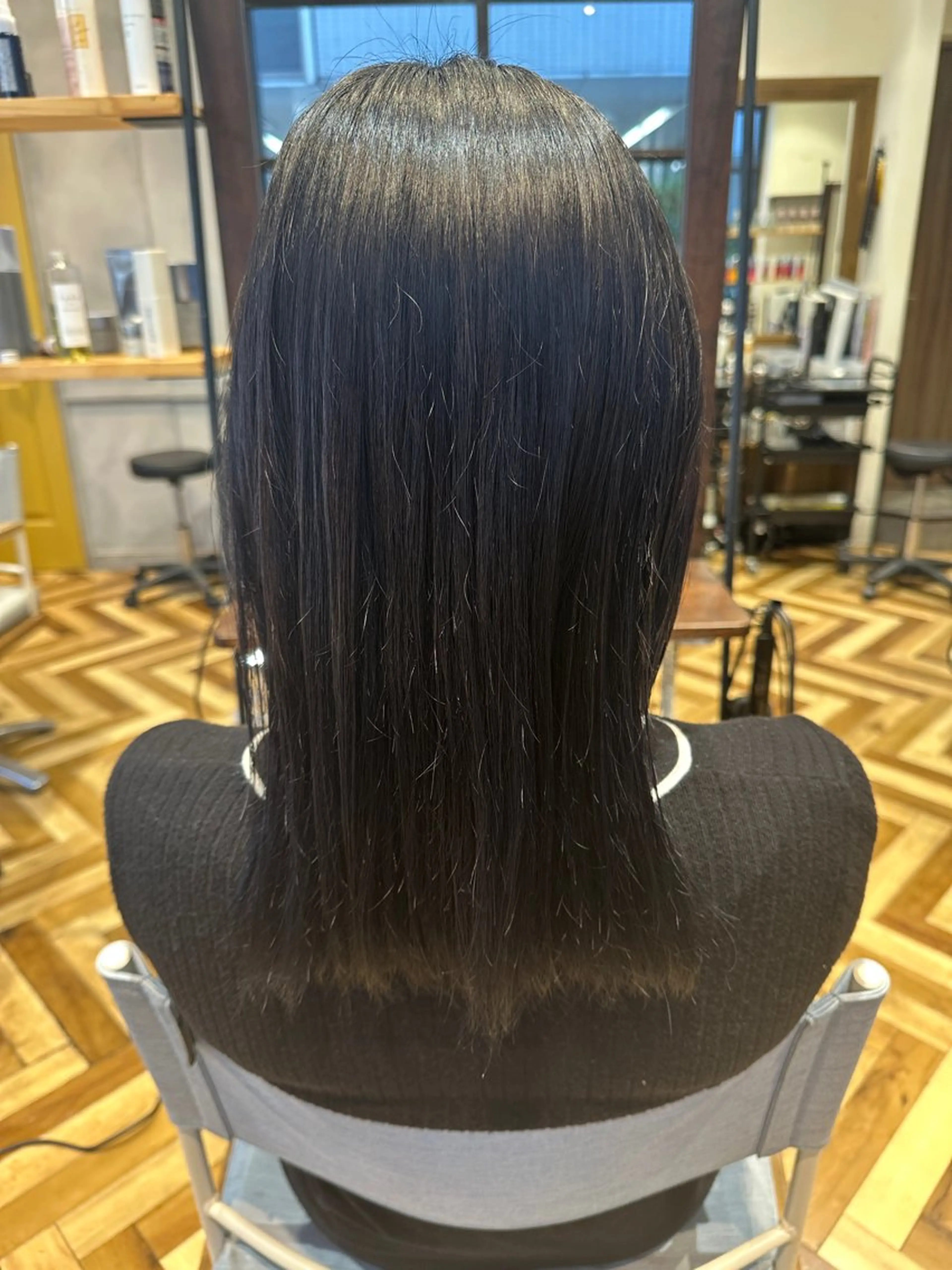ミディアム カラー 黒髪 グレーブラック 🌿MIYAGI ERI🧸のヘアスタイル