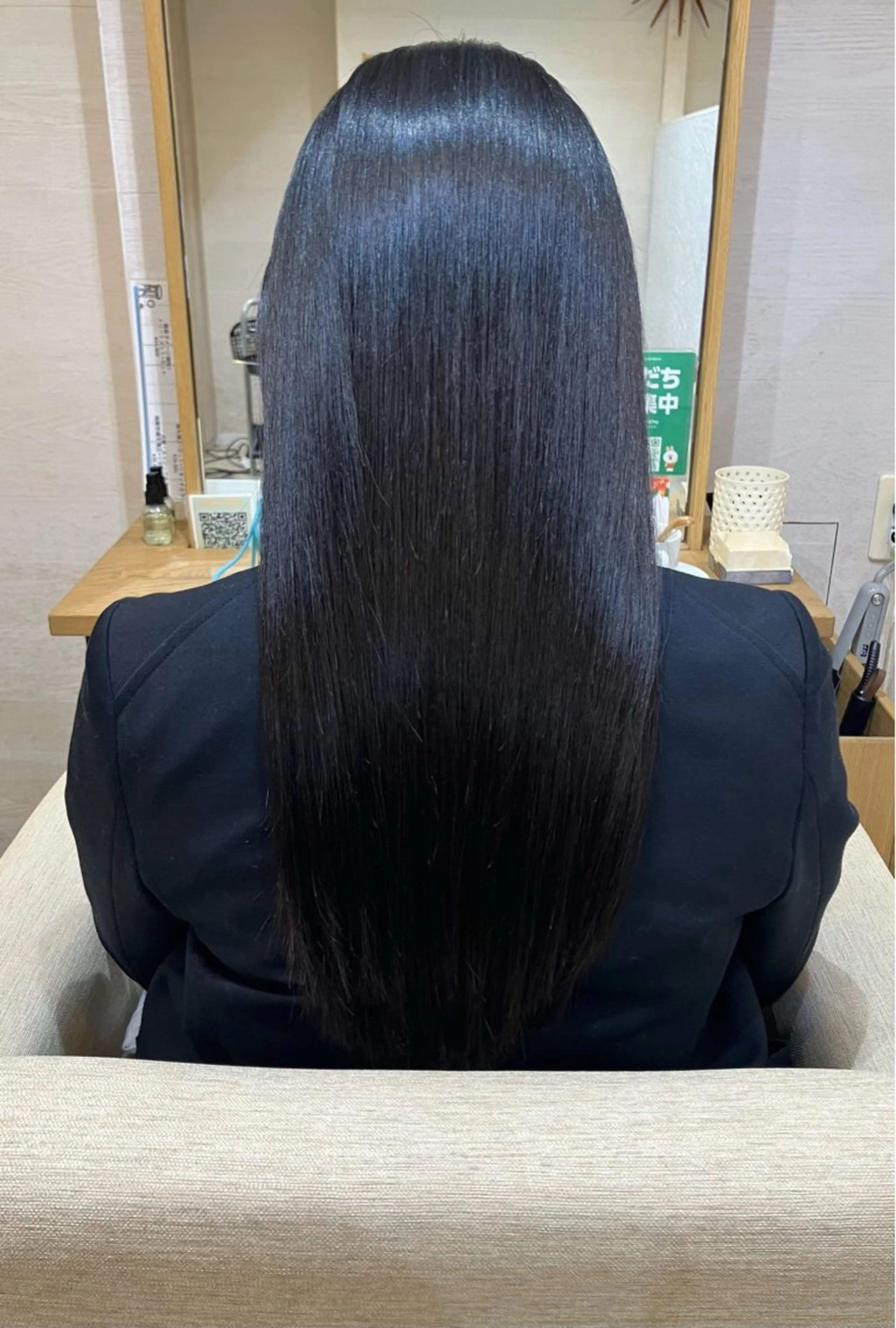 U24.学割(学生限定❗️)髪質改善酸熱ストレート、カット、※縮毛矯正ほどクセをしっかり伸ばせさないメニューです。の写真