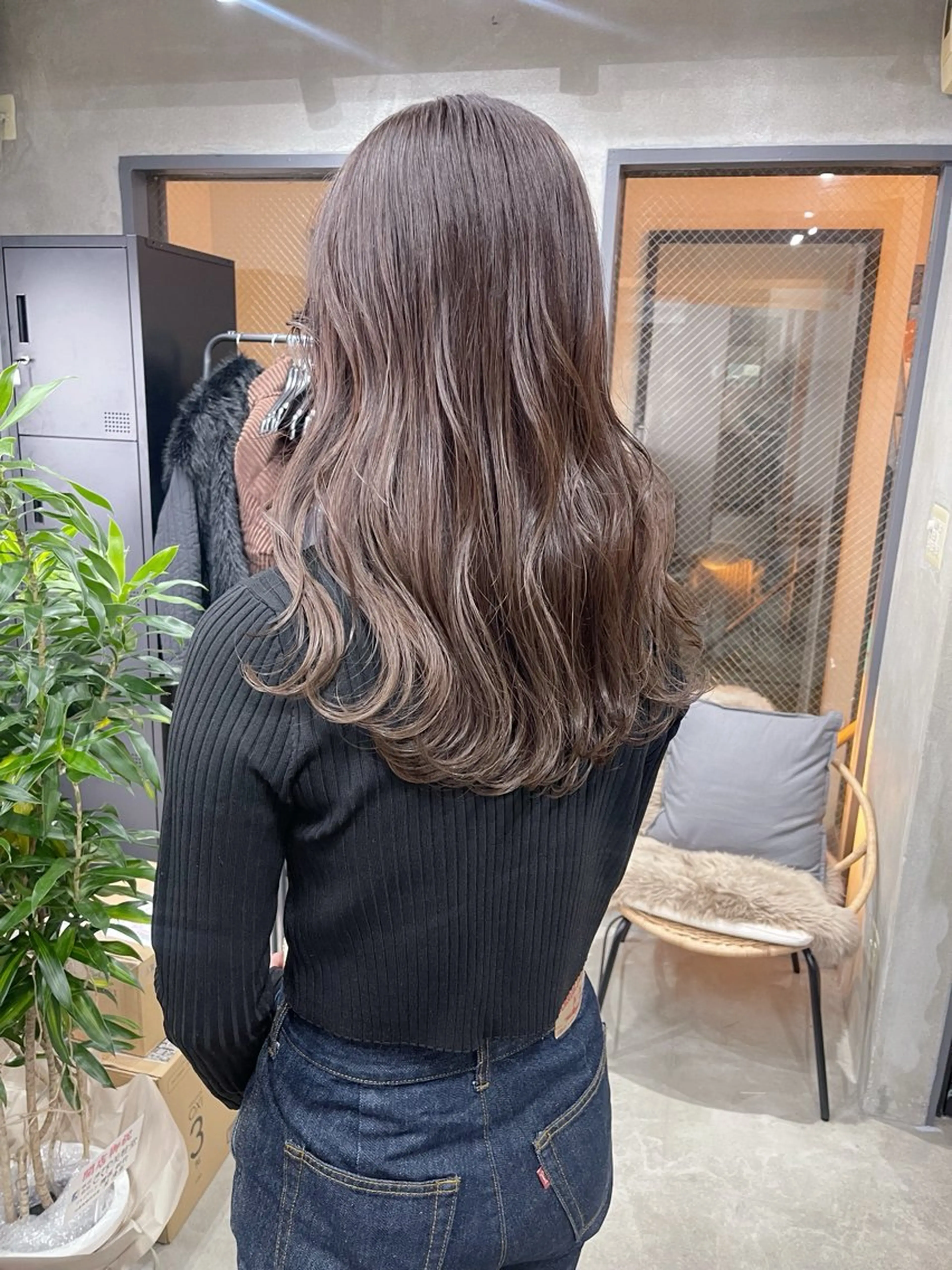 セミロング カラー ベージュカラー ブリーチ ダブルカラー ブリーチなしカラー オリーブベージュ ヘアカラー トリートメント AiM 大名のヘアスタイル