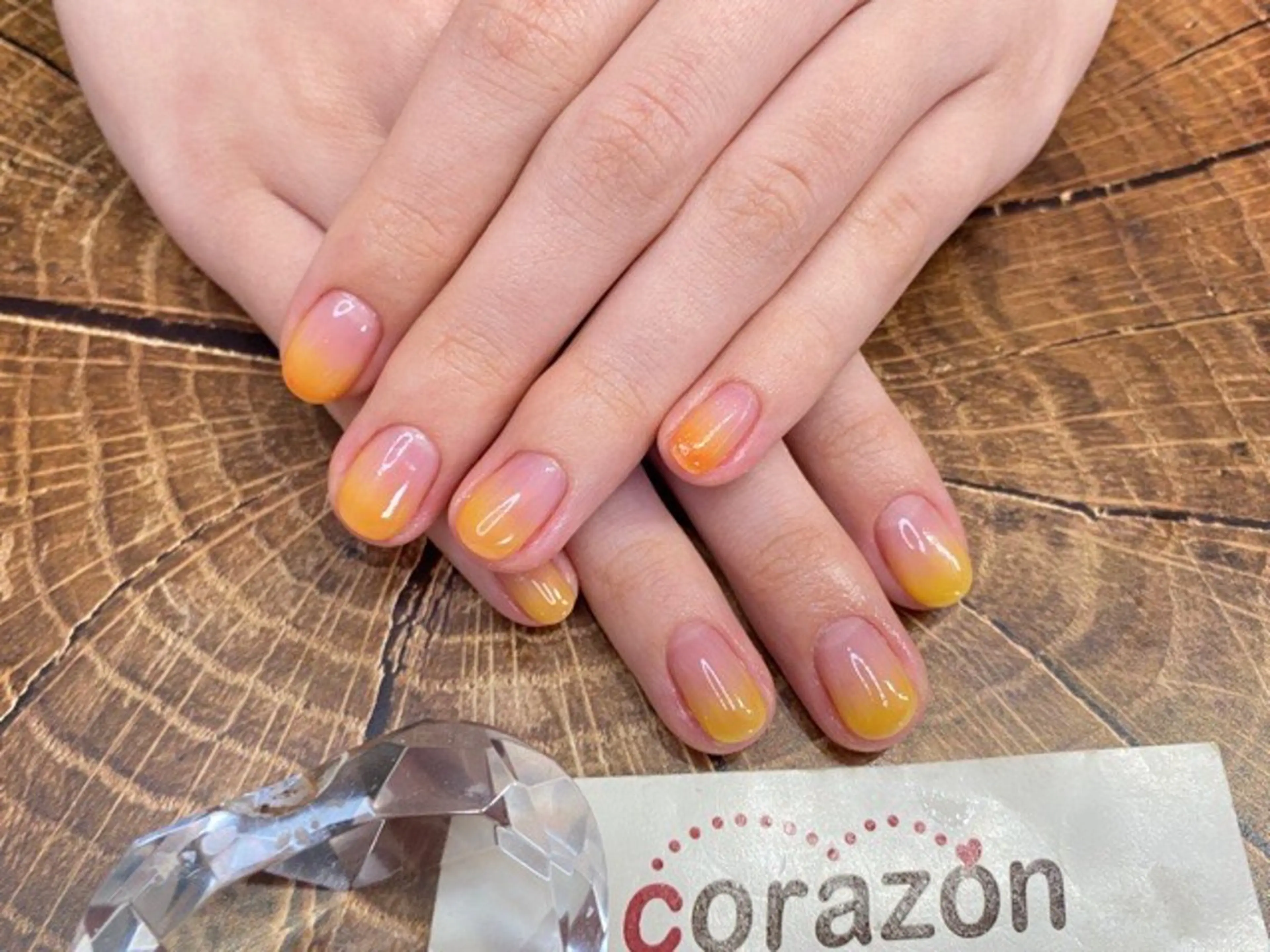 ネイル ジェルネイル グラデーション オレンジ 黄色 ハンドネイル corazon所属・ネイリスト aicoのネイルデザイン