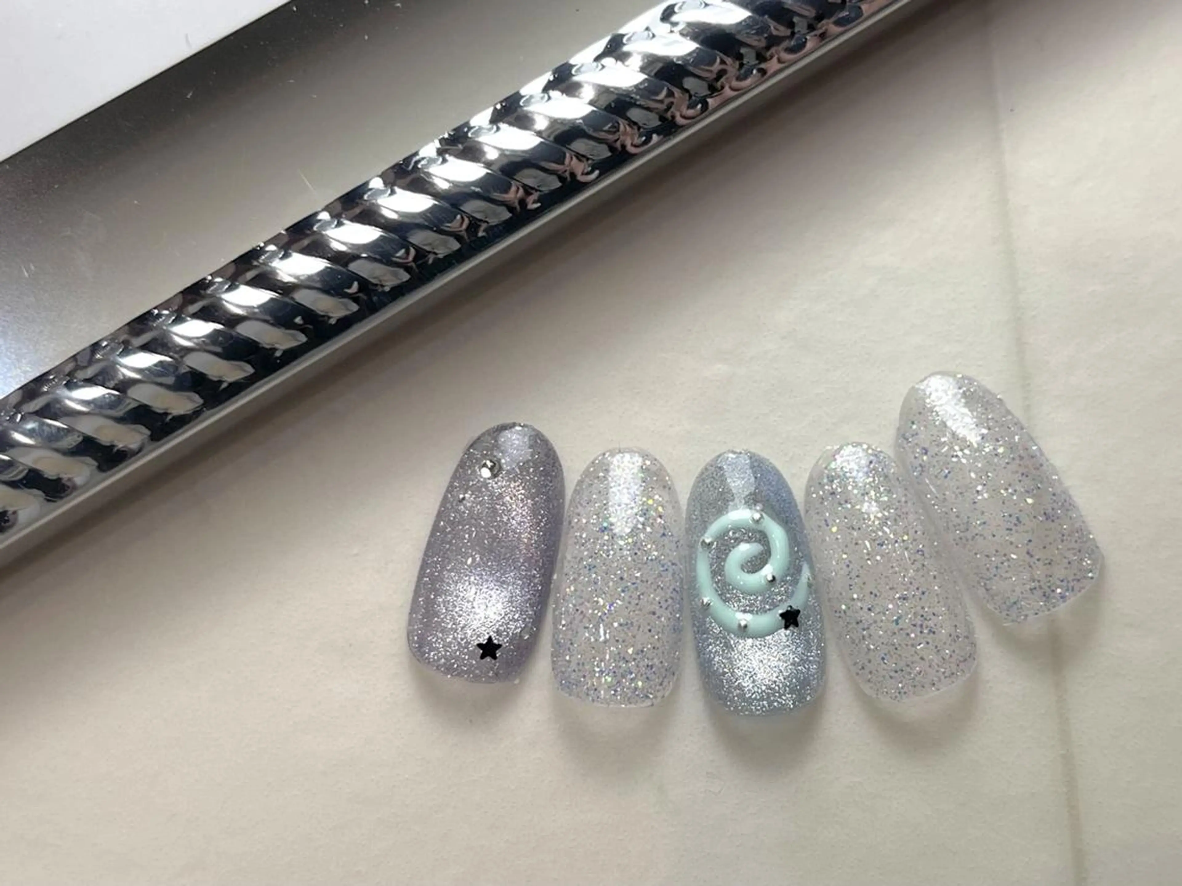 ミディアム ハンドネイル アリアグレイス ネイルサロンのネイルデザイン