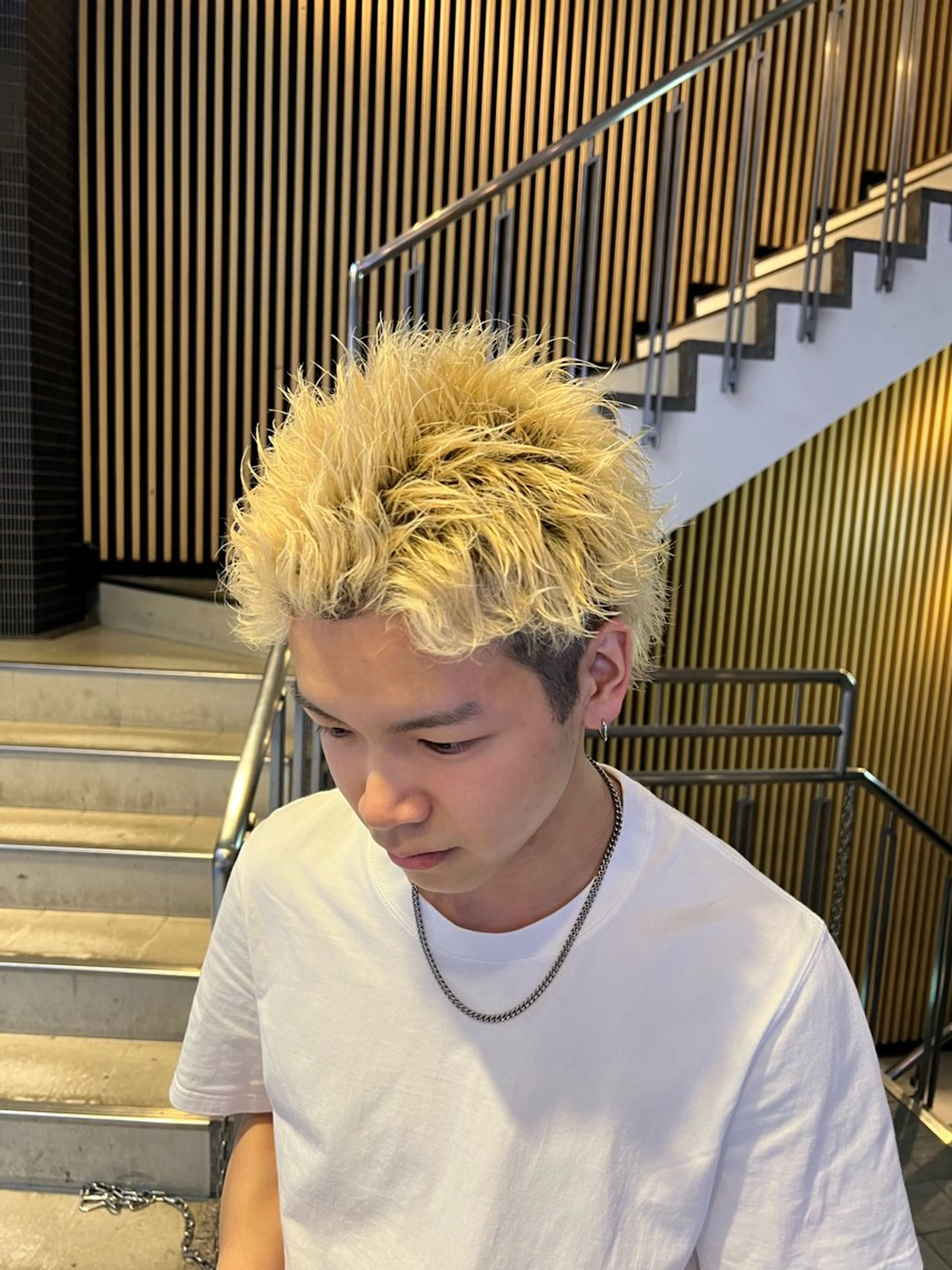 ショート カット ハイトーンカラー 坂本 翼のヘアスタイル